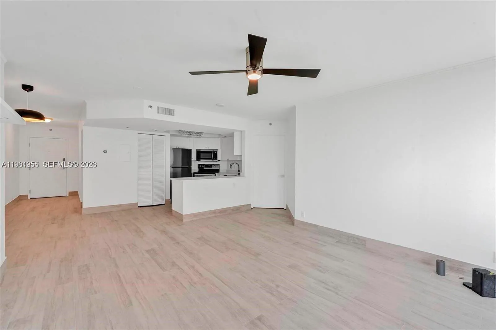 8911 Collins Ave 703, Surfside, Florida 33154, Surfside, Florida 33154, 1 Bedroom Bedrooms, ,1 BathroomBathrooms,Residential Lease,For Rent,8911 Collins Ave 703, Surfside, Florida 33154,A11981954