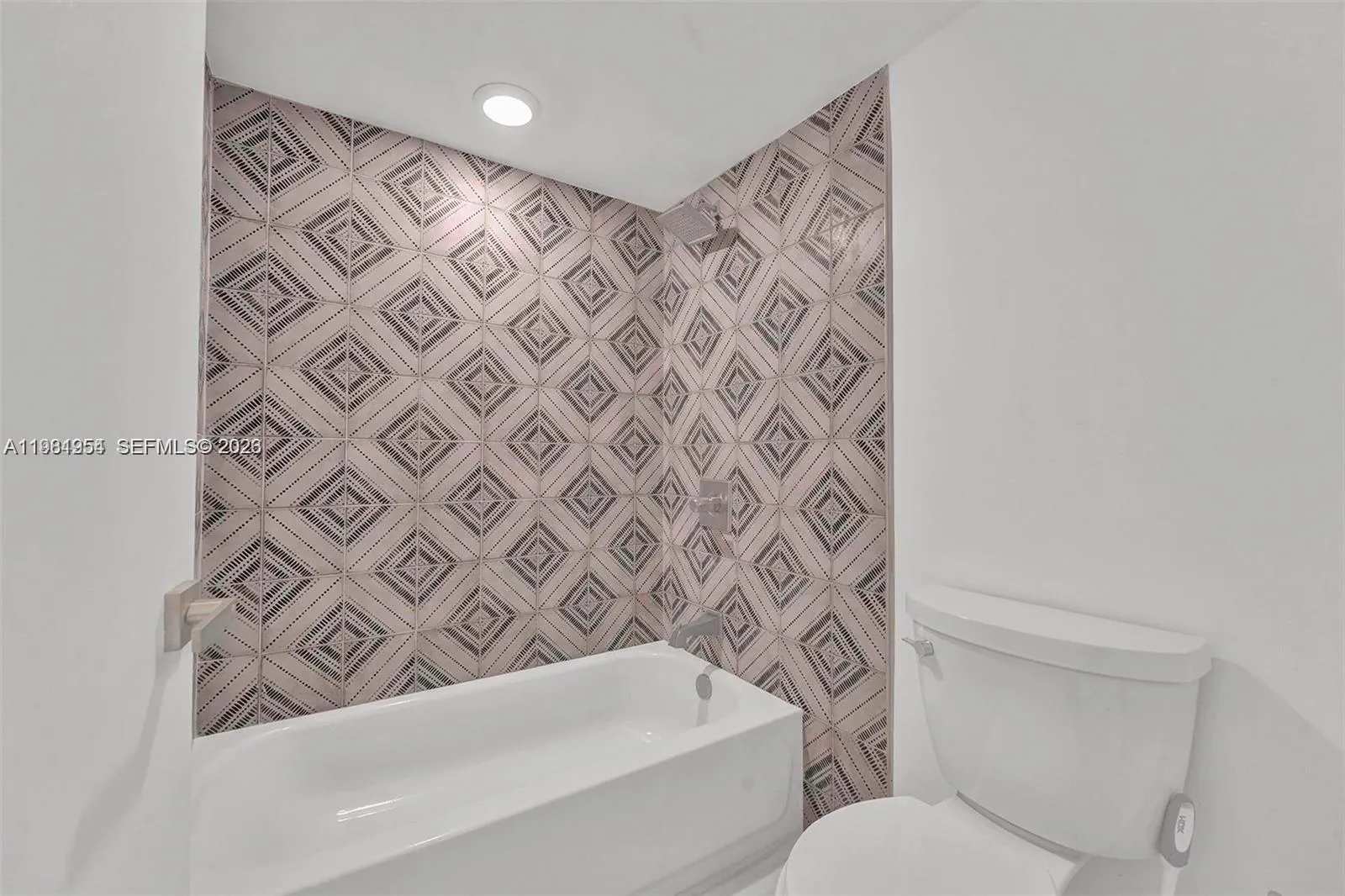 8911 Collins Ave 703, Surfside, Florida 33154, Surfside, Florida 33154, 1 Bedroom Bedrooms, ,1 BathroomBathrooms,Residential Lease,For Rent,8911 Collins Ave 703, Surfside, Florida 33154,A11981954