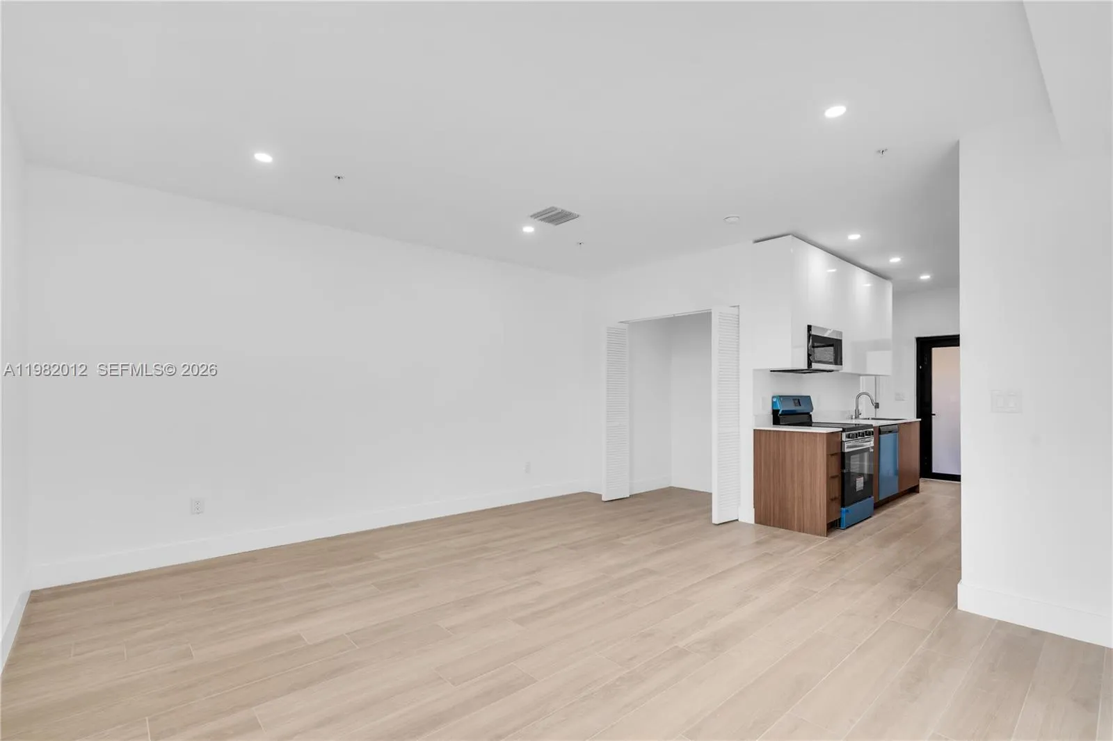 1037 Nw 2nd St 2b, Miami, Florida 33128, Miami, Florida 33128, ,1 BathroomBathrooms,Residential Lease,For Rent,1037 Nw 2nd St 2b, Miami, Florida 33128,A11982012