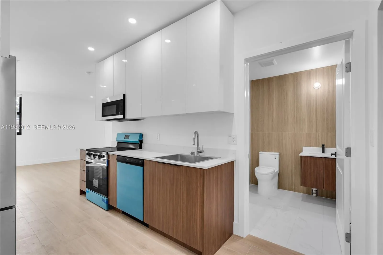 1037 Nw 2nd St 2b, Miami, Florida 33128, Miami, Florida 33128, ,1 BathroomBathrooms,Residential Lease,For Rent,1037 Nw 2nd St 2b, Miami, Florida 33128,A11982012