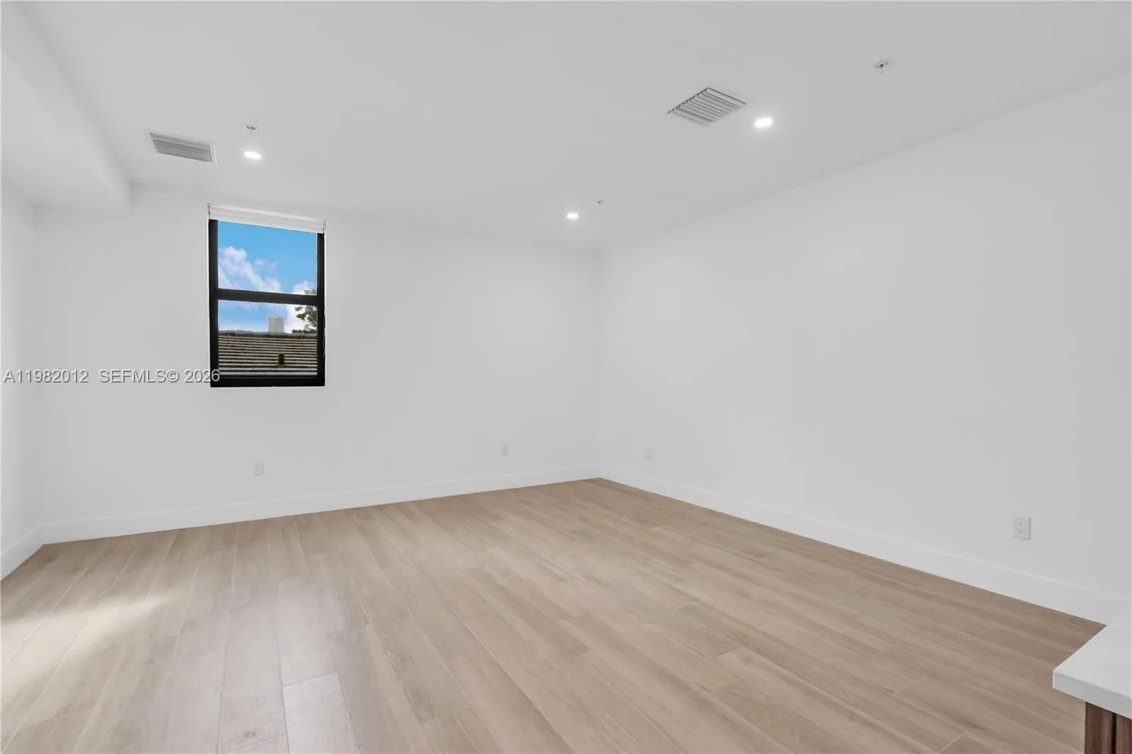 1037 Nw 2nd St 2b, Miami, Florida 33128, Miami, Florida 33128, ,1 BathroomBathrooms,Residential Lease,For Rent,1037 Nw 2nd St 2b, Miami, Florida 33128,A11982012