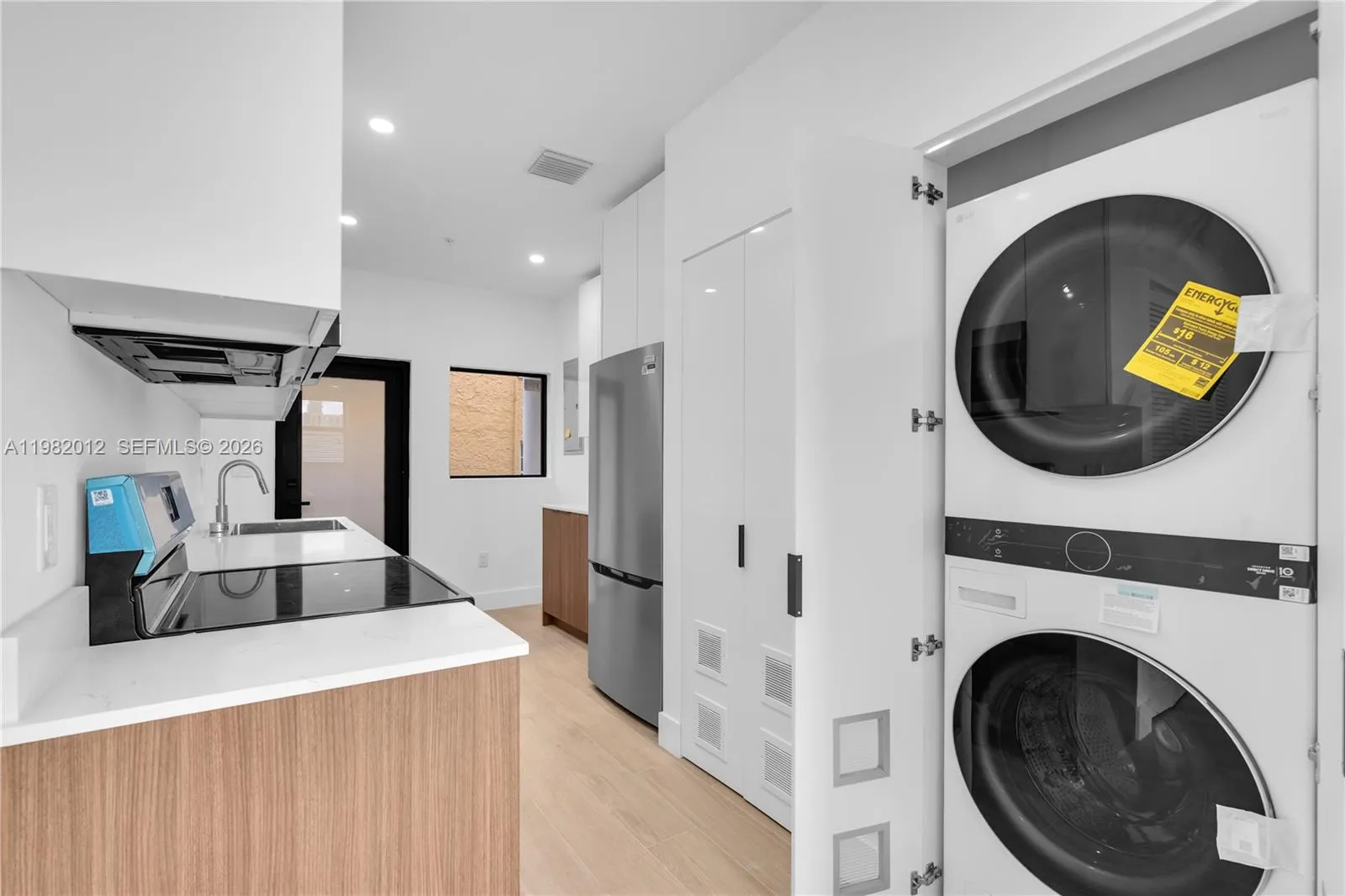 1037 Nw 2nd St 2b, Miami, Florida 33128, Miami, Florida 33128, ,1 BathroomBathrooms,Residential Lease,For Rent,1037 Nw 2nd St 2b, Miami, Florida 33128,A11982012