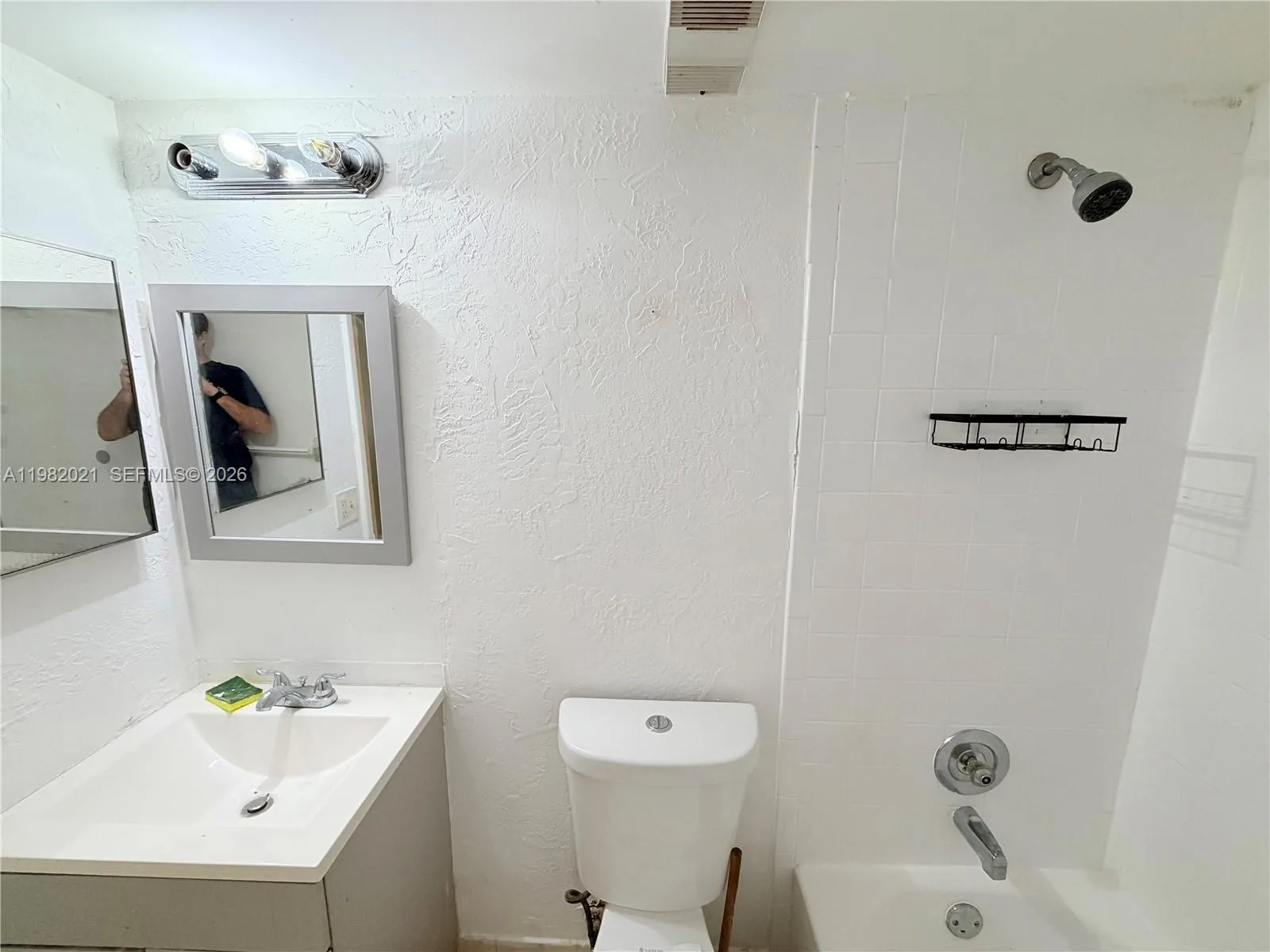 206 Lake Pointe Dr 206, Oakland Park, Florida 3330, Oakland Park, Florida 33309, 2 Bedrooms Bedrooms, ,2 BathroomsBathrooms,Residential Lease,For Rent,206 Lake Pointe Dr 206, Oakland Park, Florida 3330,A11982021