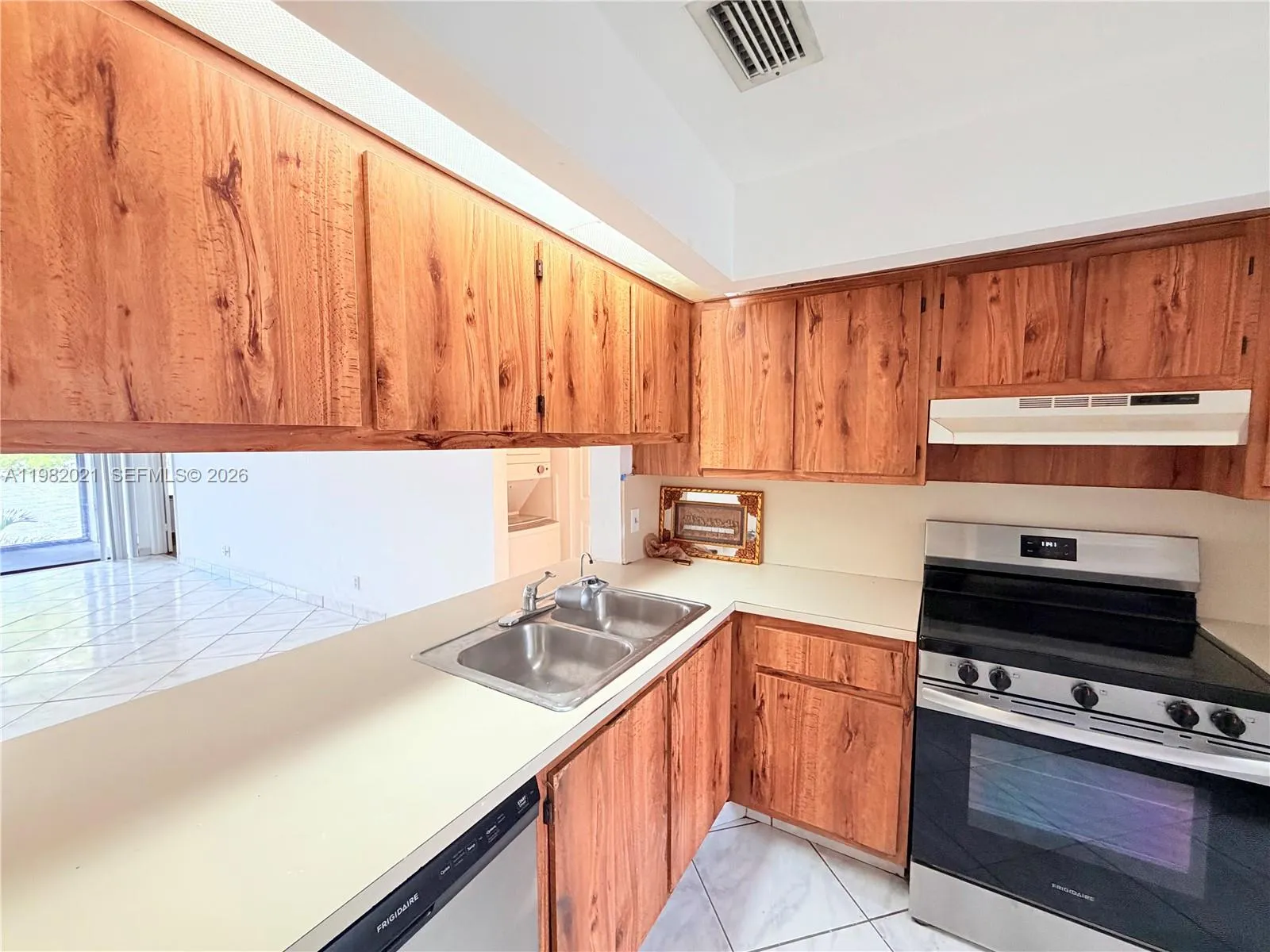 206 Lake Pointe Dr 206, Oakland Park, Florida 3330, Oakland Park, Florida 33309, 2 Bedrooms Bedrooms, ,2 BathroomsBathrooms,Residential Lease,For Rent,206 Lake Pointe Dr 206, Oakland Park, Florida 3330,A11982021