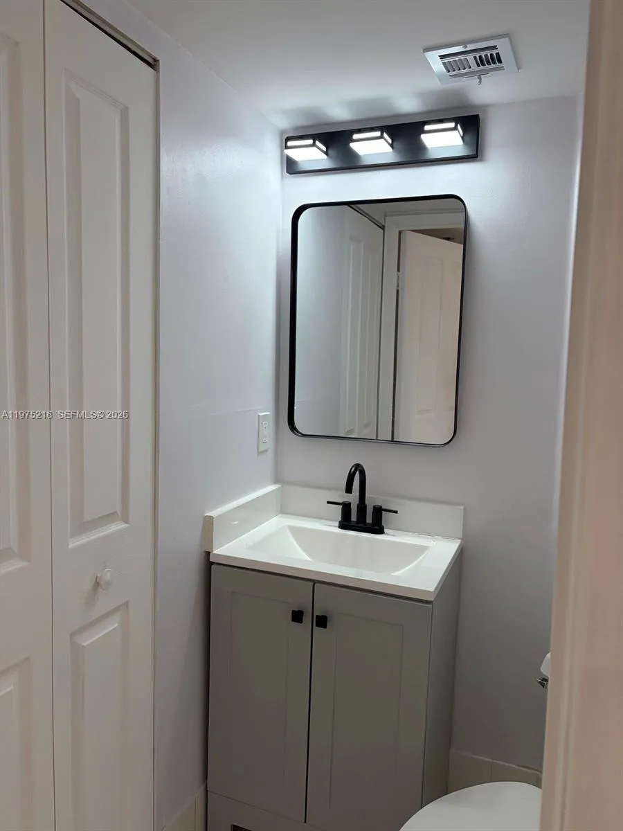 2351 Douglas Rd 1005, Miami, Florida 33145, Miami, Florida 33145, 1 Bedroom Bedrooms, ,1 BathroomBathrooms,Residential Lease,For Rent,2351 Douglas Rd 1005, Miami, Florida 33145,A11975218