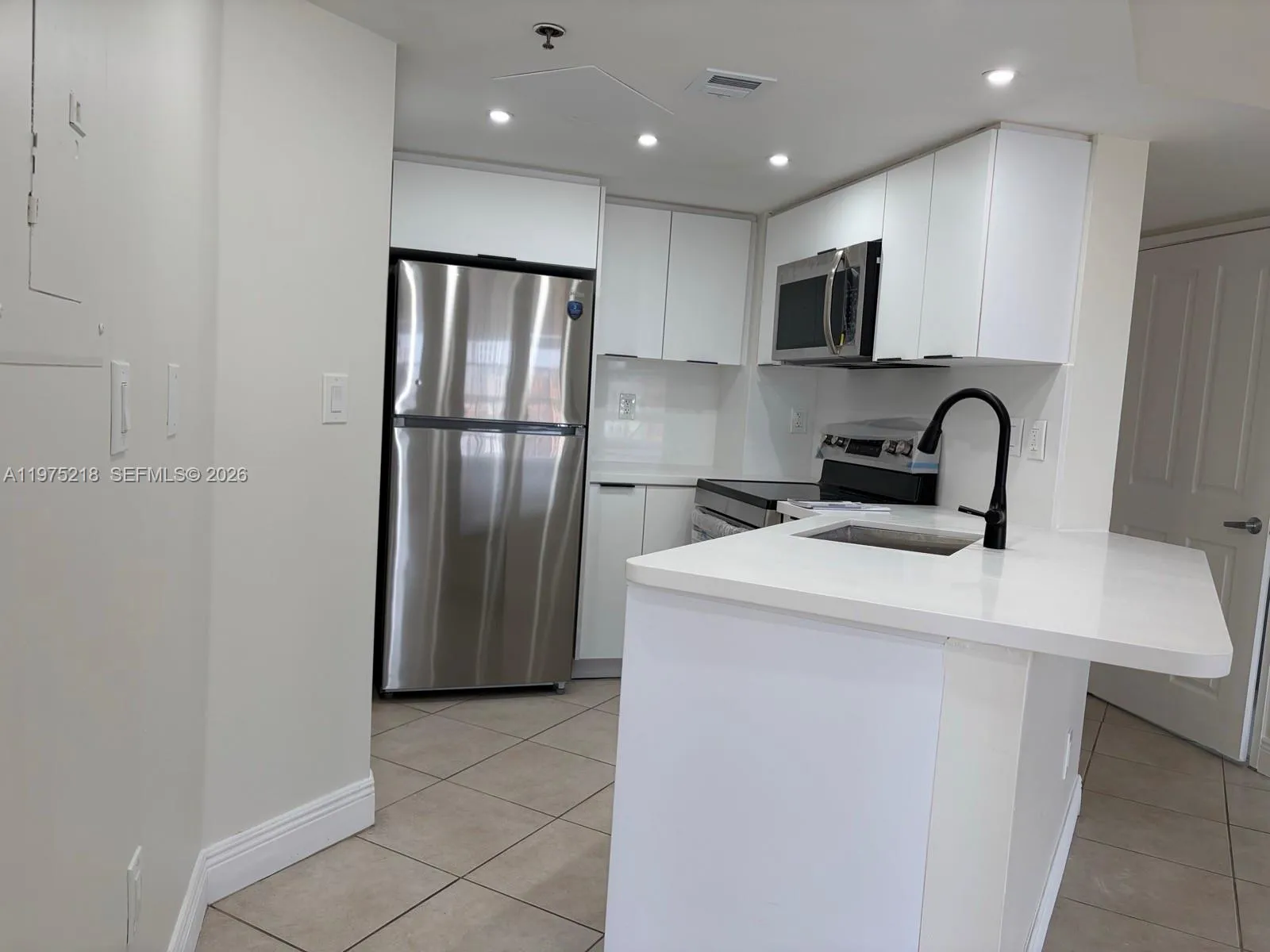 2351 Douglas Rd 1005, Miami, Florida 33145, Miami, Florida 33145, 1 Bedroom Bedrooms, ,1 BathroomBathrooms,Residential Lease,For Rent,2351 Douglas Rd 1005, Miami, Florida 33145,A11975218