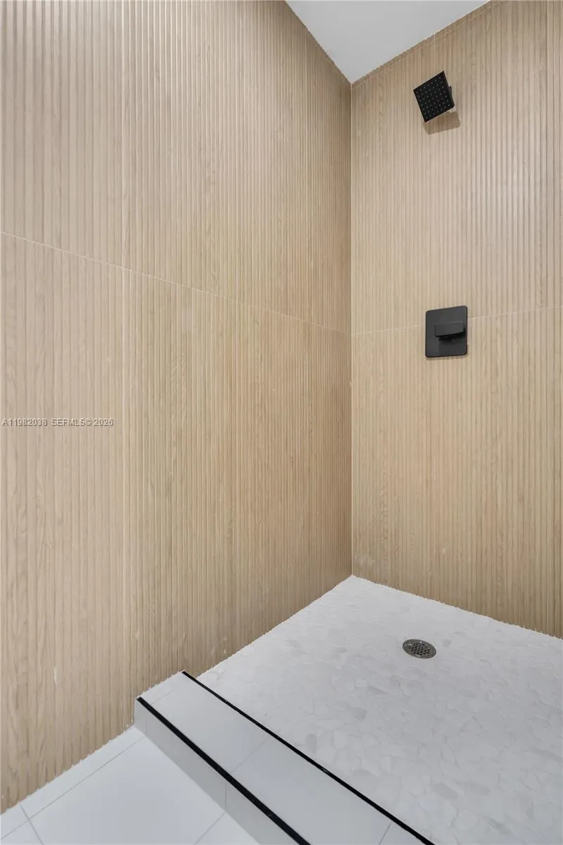 1037 Nw 2nd St 2c, Miami, Florida 33128, Miami, Florida 33128, 2 Bedrooms Bedrooms, ,1 BathroomBathrooms,Residential Lease,For Rent,1037 Nw 2nd St 2c, Miami, Florida 33128,A11982038