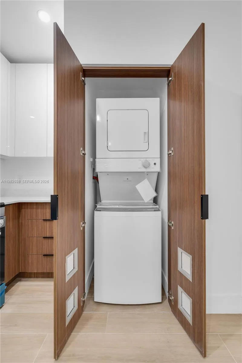 1037 Nw 2nd St 2c, Miami, Florida 33128, Miami, Florida 33128, 2 Bedrooms Bedrooms, ,1 BathroomBathrooms,Residential Lease,For Rent,1037 Nw 2nd St 2c, Miami, Florida 33128,A11982038