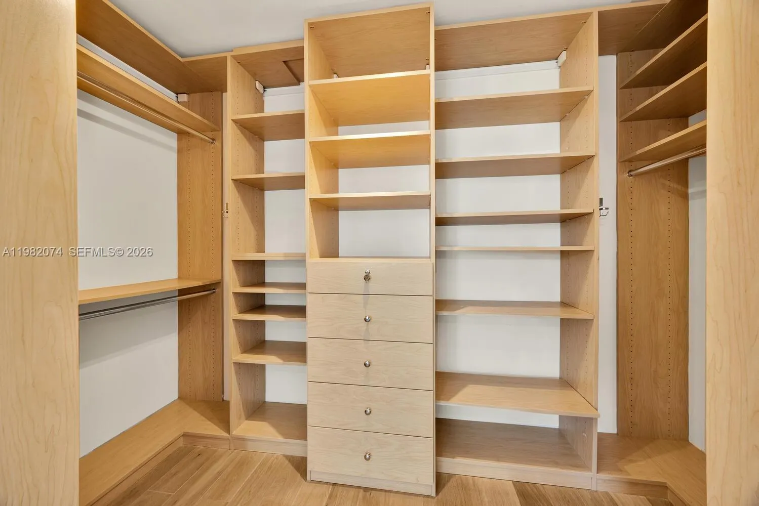 2645 S Bayshore Dr 1802, Miami, Florida 33133, Miami, Florida 33133, 2 Bedrooms Bedrooms, ,2 BathroomsBathrooms,Residential Lease,For Rent,2645 S Bayshore Dr 1802, Miami, Florida 33133,A11982074