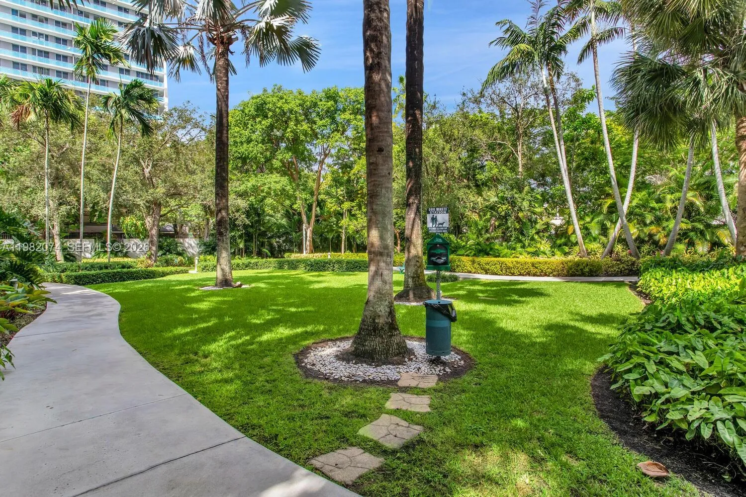 2645 S Bayshore Dr 1802, Miami, Florida 33133, Miami, Florida 33133, 2 Bedrooms Bedrooms, ,2 BathroomsBathrooms,Residential Lease,For Rent,2645 S Bayshore Dr 1802, Miami, Florida 33133,A11982074