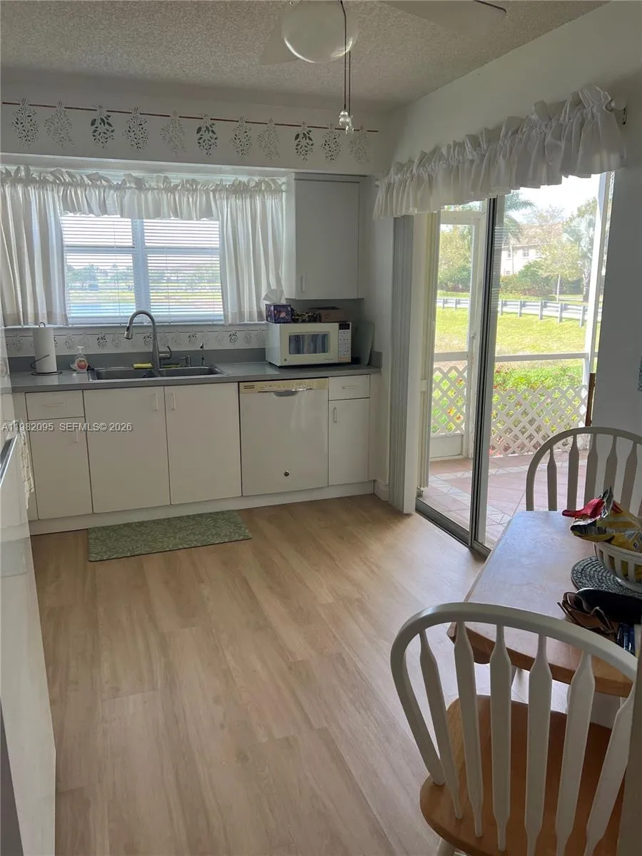 2525 Se 19th Pl 105-b, Homestead, Florida 33035, Homestead, Florida 33035, 3 Bedrooms Bedrooms, ,2 BathroomsBathrooms,Residential Lease,For Rent,2525 Se 19th Pl 105-b, Homestead, Florida 33035,A11982095