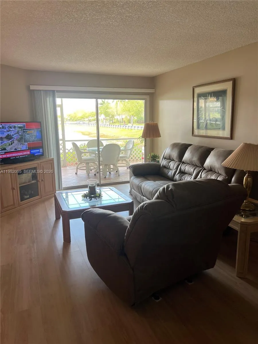 2525 Se 19th Pl 105-b, Homestead, Florida 33035, Homestead, Florida 33035, 3 Bedrooms Bedrooms, ,2 BathroomsBathrooms,Residential Lease,For Rent,2525 Se 19th Pl 105-b, Homestead, Florida 33035,A11982095