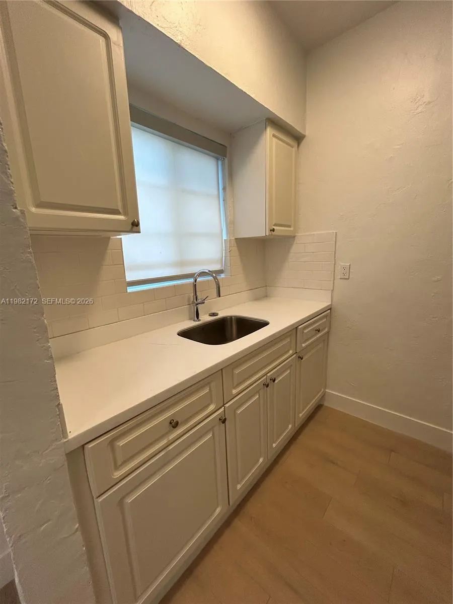1025 Meridian Ave 207, Miami Beach, Florida 33139, Miami Beach, Florida 33139, ,1 BathroomBathrooms,Residential Lease,For Rent,1025 Meridian Ave 207, Miami Beach, Florida 33139,A11982172