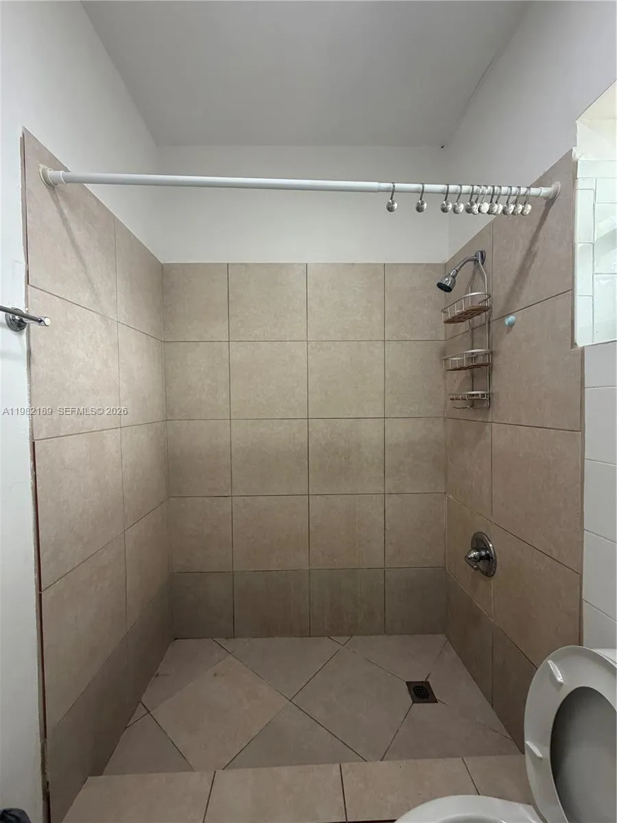 1025 Sw 12th St 2, Miami, Florida 33129, Miami, Florida 33129, 1 Bedroom Bedrooms, ,1 BathroomBathrooms,Residential Lease,For Rent,1025 Sw 12th St 2, Miami, Florida 33129,A11982189