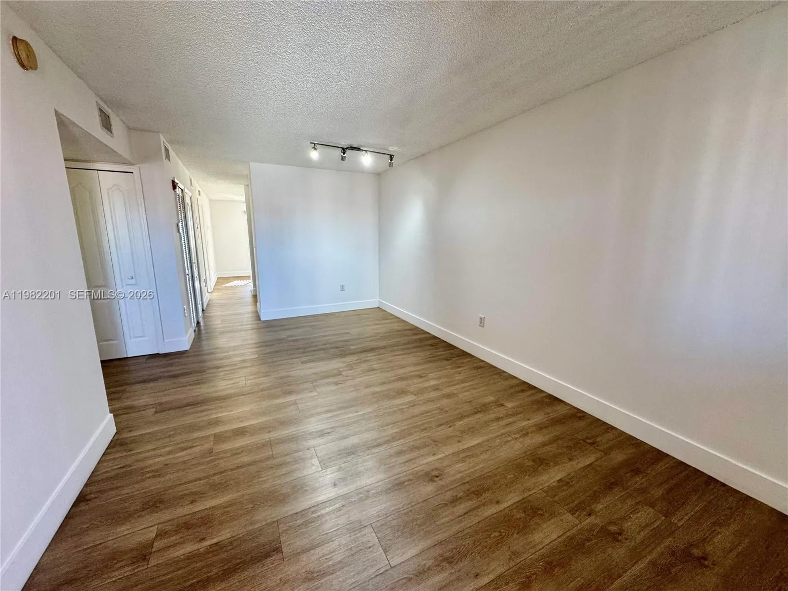 4681 Nw 9th St 211, Miami, Florida 33126, Miami, Florida 33126, 2 Bedrooms Bedrooms, ,2 BathroomsBathrooms,Residential Lease,For Rent,4681 Nw 9th St 211, Miami, Florida 33126,A11982201