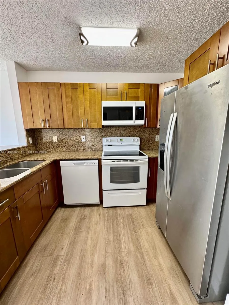 4681 Nw 9th St 211, Miami, Florida 33126, Miami, Florida 33126, 2 Bedrooms Bedrooms, ,2 BathroomsBathrooms,Residential Lease,For Rent,4681 Nw 9th St 211, Miami, Florida 33126,A11982201