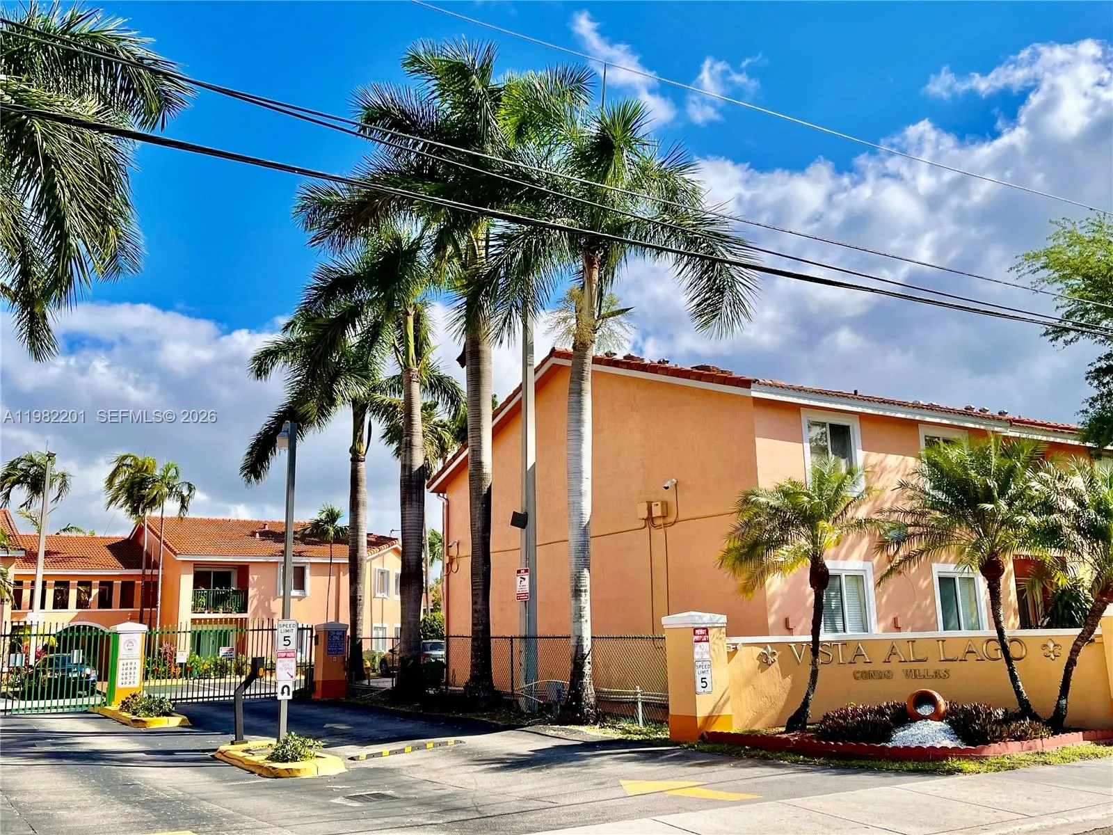 4681 Nw 9th St 211, Miami, Florida 33126, Miami, Florida 33126, 2 Bedrooms Bedrooms, ,2 BathroomsBathrooms,Residential Lease,For Rent,4681 Nw 9th St 211, Miami, Florida 33126,A11982201
