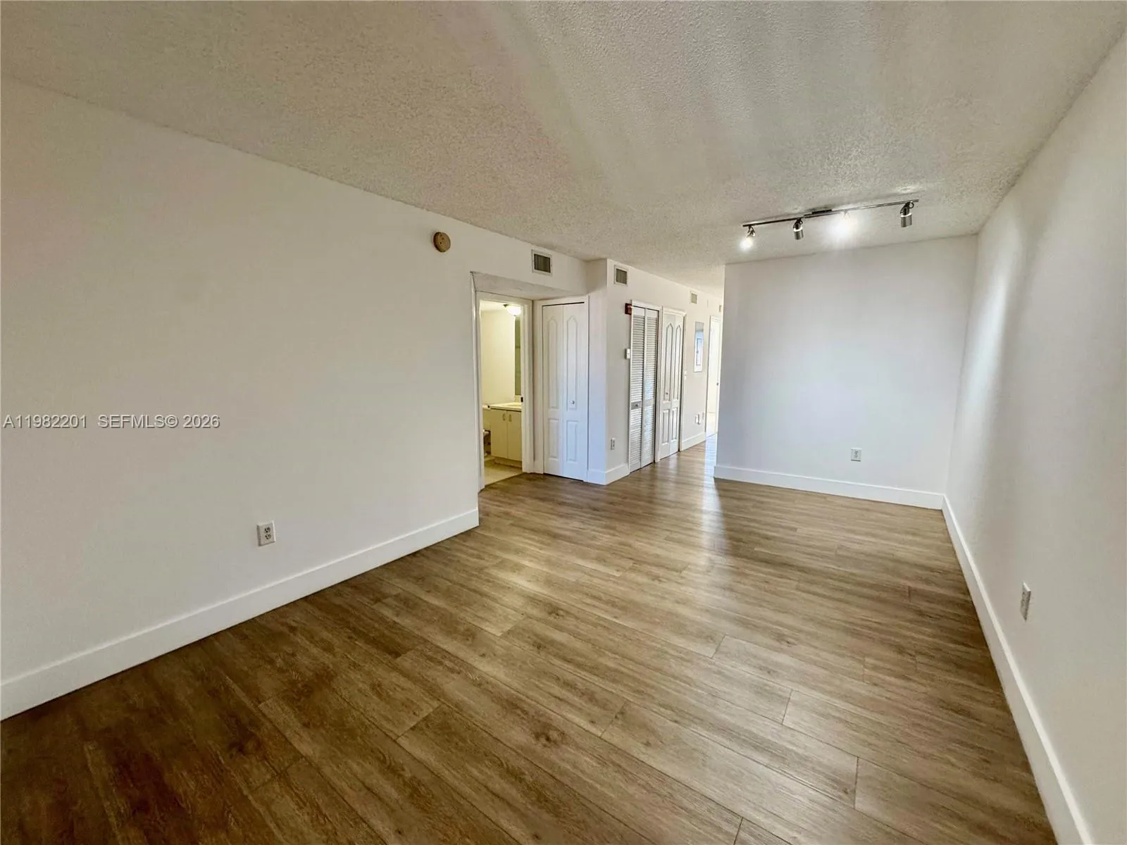 4681 Nw 9th St 211, Miami, Florida 33126, Miami, Florida 33126, 2 Bedrooms Bedrooms, ,2 BathroomsBathrooms,Residential Lease,For Rent,4681 Nw 9th St 211, Miami, Florida 33126,A11982201