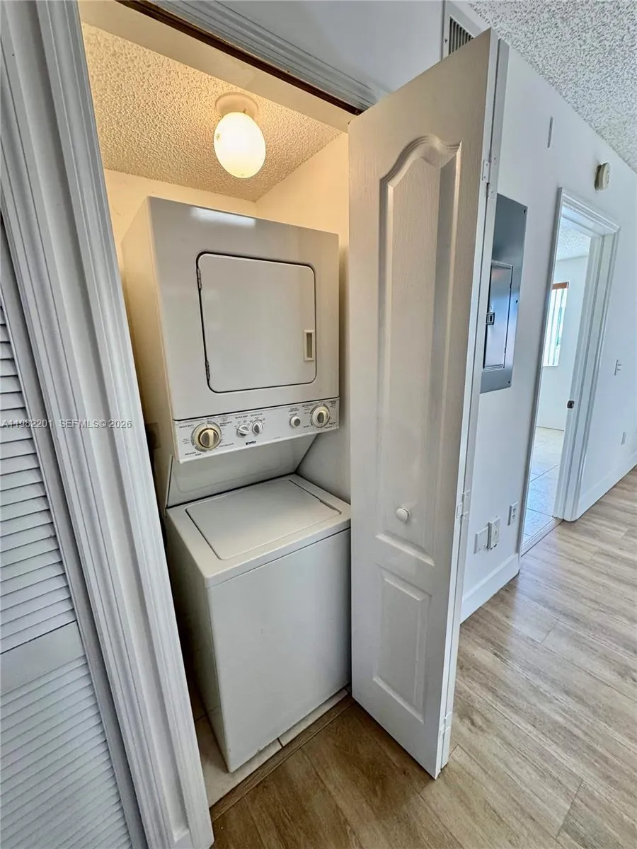 4681 Nw 9th St 211, Miami, Florida 33126, Miami, Florida 33126, 2 Bedrooms Bedrooms, ,2 BathroomsBathrooms,Residential Lease,For Rent,4681 Nw 9th St 211, Miami, Florida 33126,A11982201