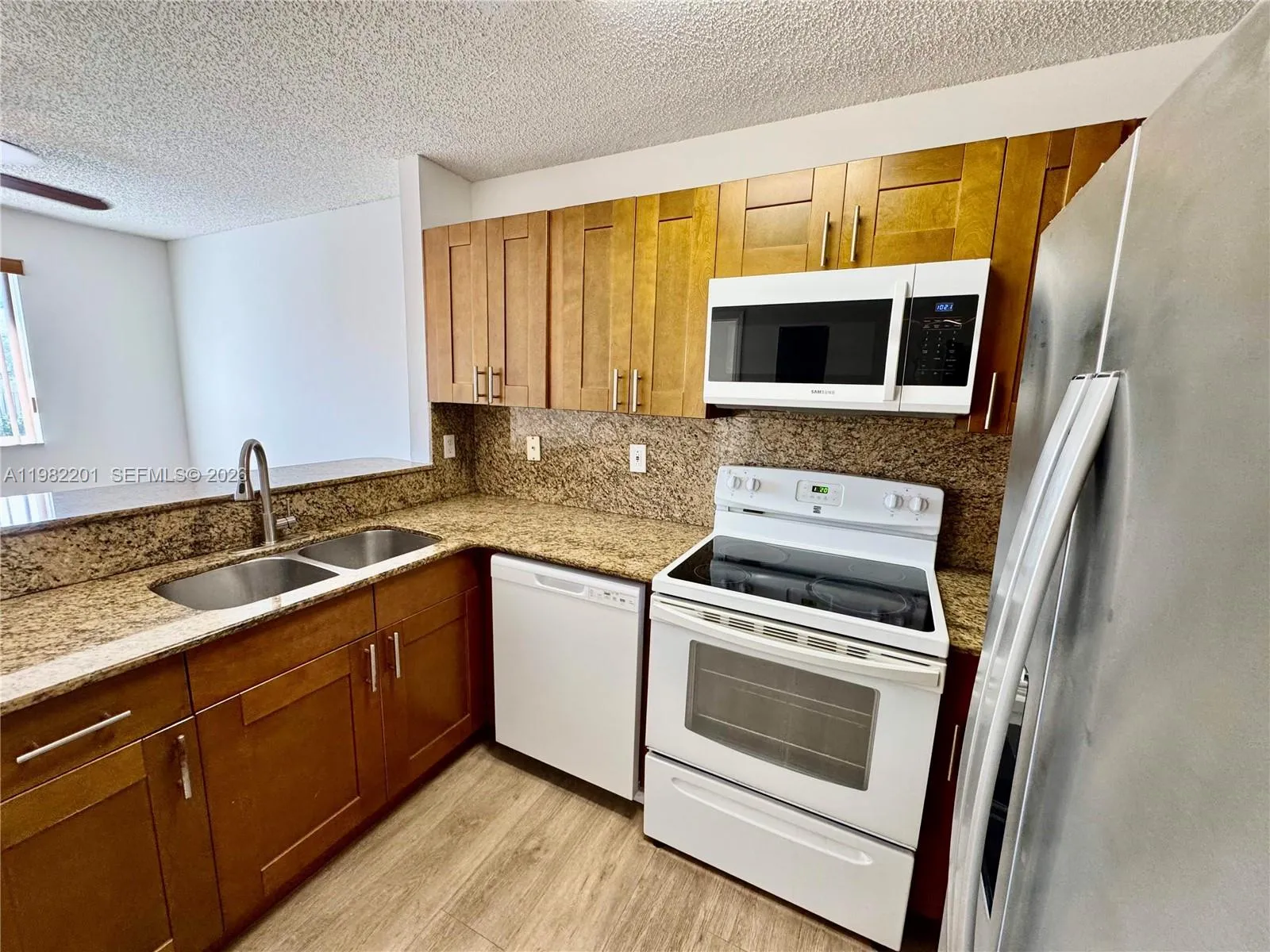 4681 Nw 9th St 211, Miami, Florida 33126, Miami, Florida 33126, 2 Bedrooms Bedrooms, ,2 BathroomsBathrooms,Residential Lease,For Rent,4681 Nw 9th St 211, Miami, Florida 33126,A11982201