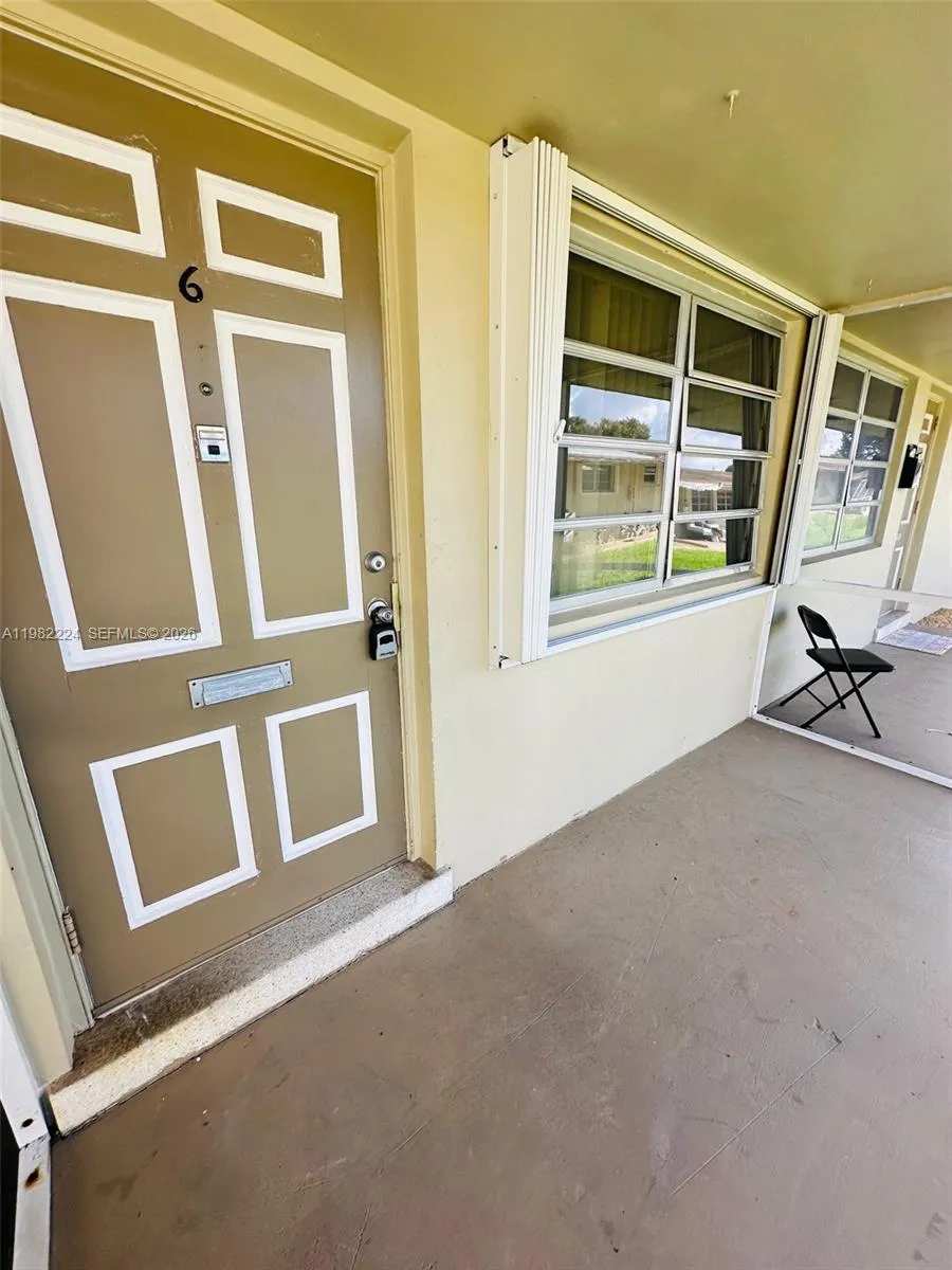 2319 Jackson St 6, Hollywood, Florida 33020, Hollywood, Florida 33020, 2 Bedrooms Bedrooms, ,1 BathroomBathrooms,Residential,For Sale,2319 Jackson St 6, Hollywood, Florida 33020,A11982224