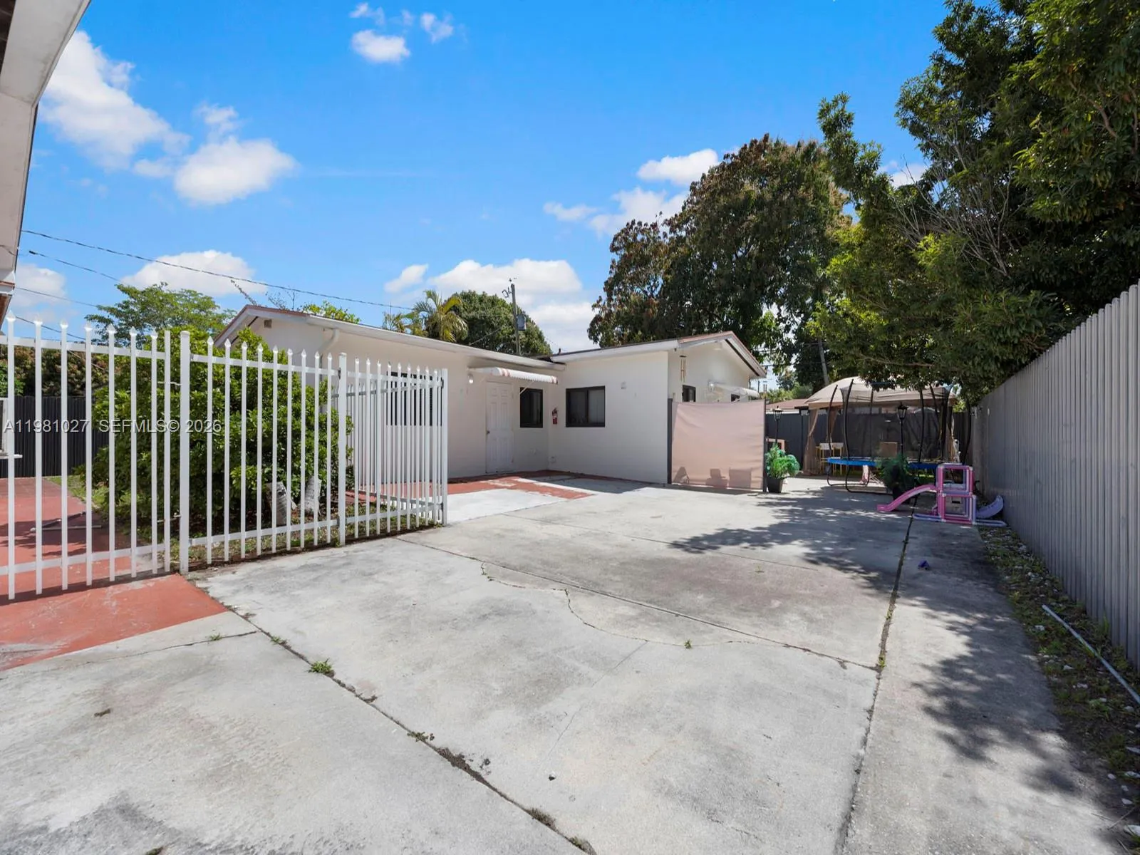 252 E 36th St, Hialeah, Florida 33013, Hialeah, Florida 33013, ,Residential Income,For Sale,252 E 36th St, Hialeah, Florida 33013,A11981027