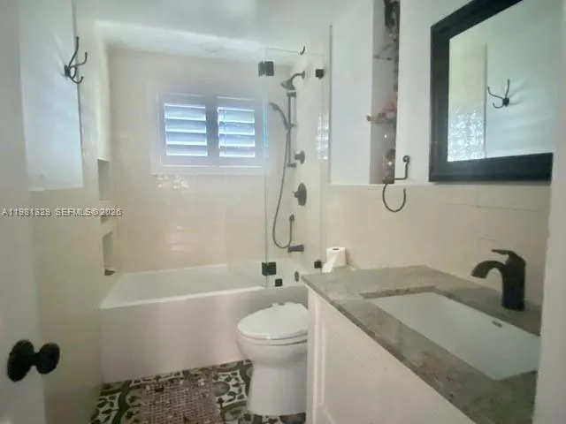8040 Tatum Waterway Dr 5, Miami Beach, Florida 331, Miami Beach, Florida 33141, 2 Bedrooms Bedrooms, ,2 BathroomsBathrooms,Residential,For Sale,8040 Tatum Waterway Dr 5, Miami Beach, Florida 331,A11981329