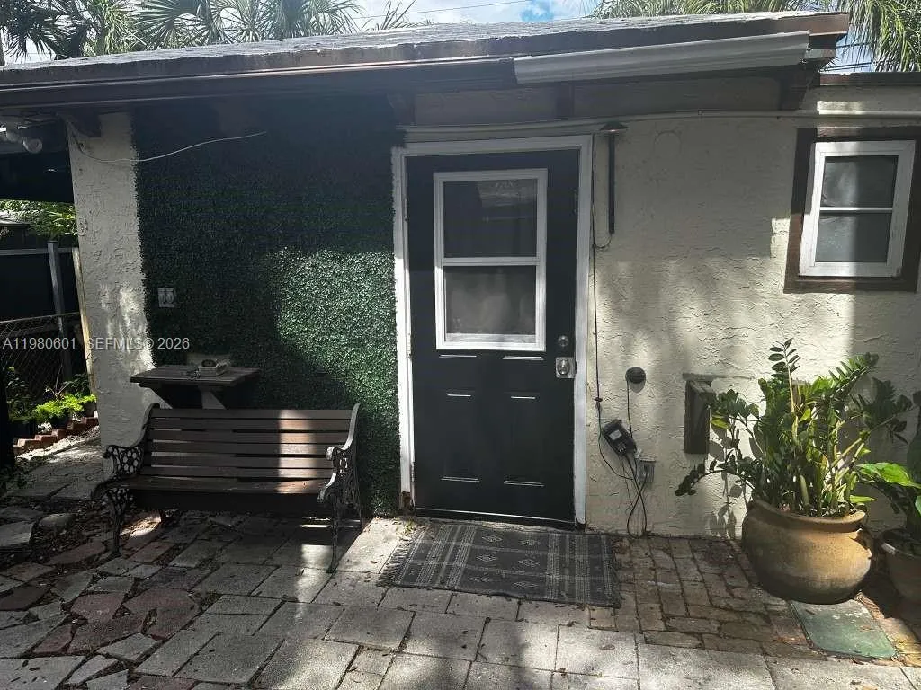 6837 Sw 39th Ter B, Miami, Florida 33155, Miami, Florida 33155, 1 Bedroom Bedrooms, ,1 BathroomBathrooms,Residential Lease,For Rent,6837 Sw 39th Ter B, Miami, Florida 33155,A11980601