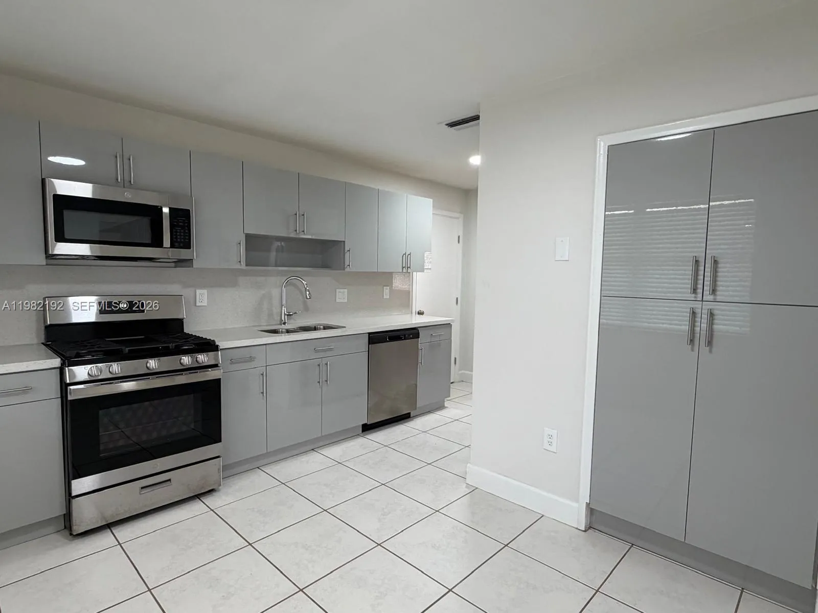3720 Nw 116th Ter, Sunrise, Florida 33323, Sunrise, Florida 33323, 4 Bedrooms Bedrooms, ,2 BathroomsBathrooms,Residential Lease,For Rent,3720 Nw 116th Ter, Sunrise, Florida 33323,A11982192