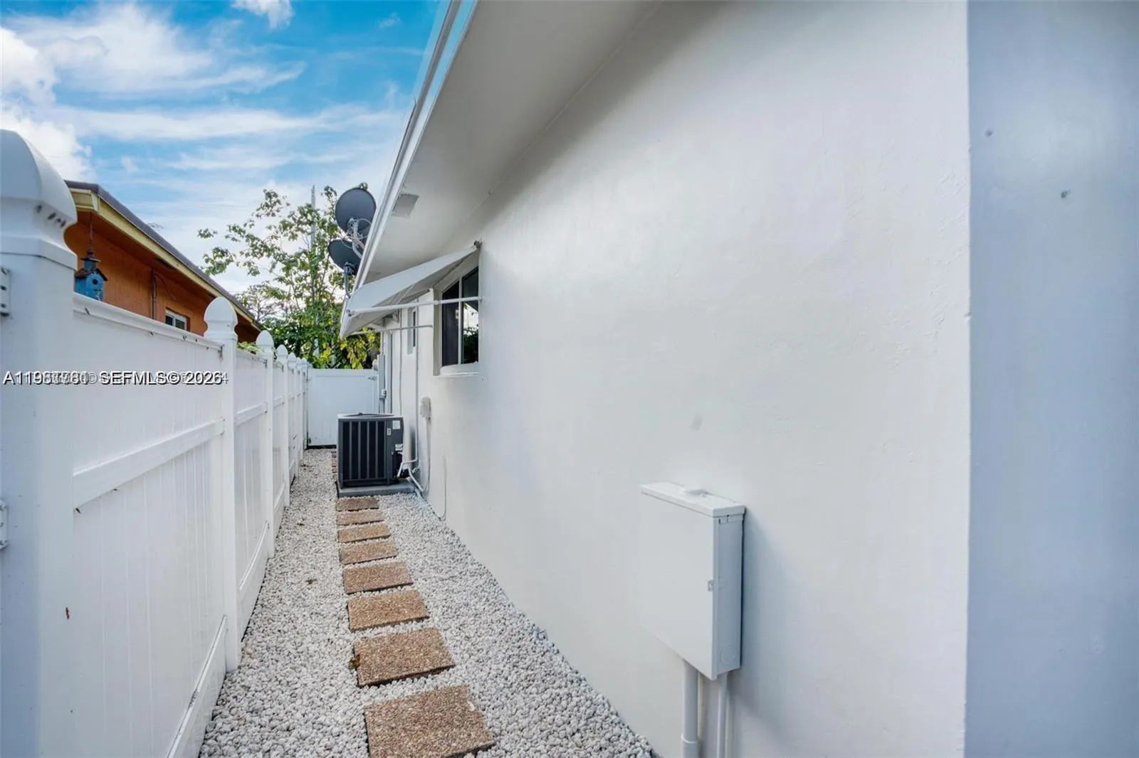 735 Ne 38th St, Oakland Park, Florida 33334, Oakland Park, Florida 33334, 3 Bedrooms Bedrooms, ,2 BathroomsBathrooms,Residential,For Sale,735 Ne 38th St, Oakland Park, Florida 33334,A11981781
