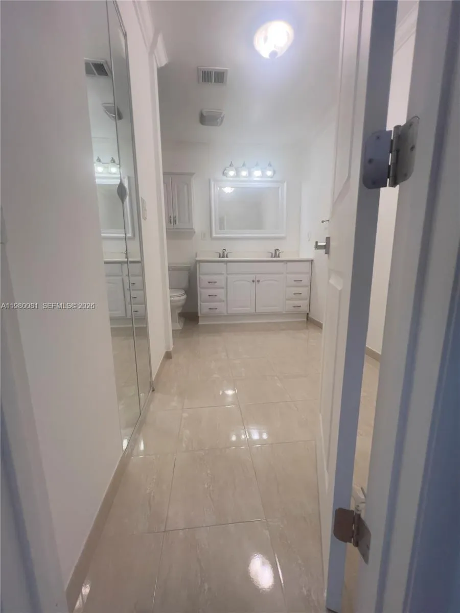 3302 Farragut St 5f, Hollywood, Florida 33021, Hollywood, Florida 33021, 4 Bedrooms Bedrooms, ,2 BathroomsBathrooms,Residential,For Sale,3302 Farragut St 5f, Hollywood, Florida 33021,A11980081