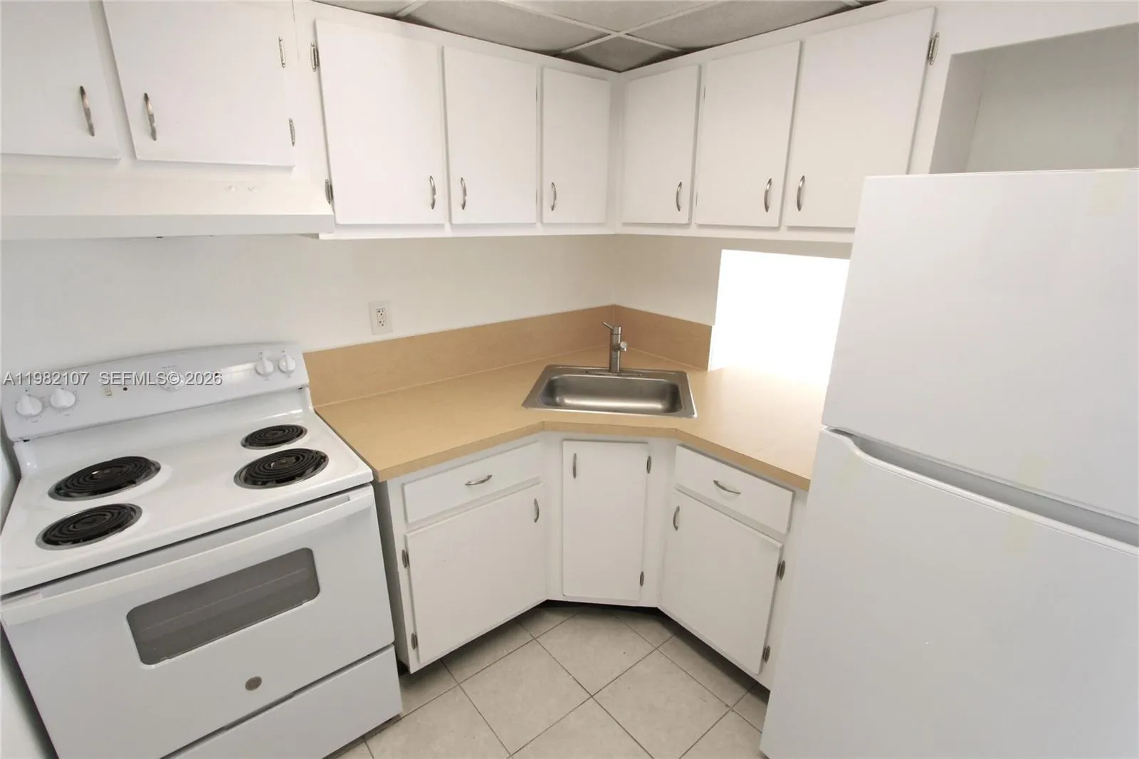 4550 Nw 9th St 815e, Miami, Florida 33126, Miami, Florida 33126, 1 Bedroom Bedrooms, ,1 BathroomBathrooms,Residential Lease,For Rent,4550 Nw 9th St 815e, Miami, Florida 33126,A11982107