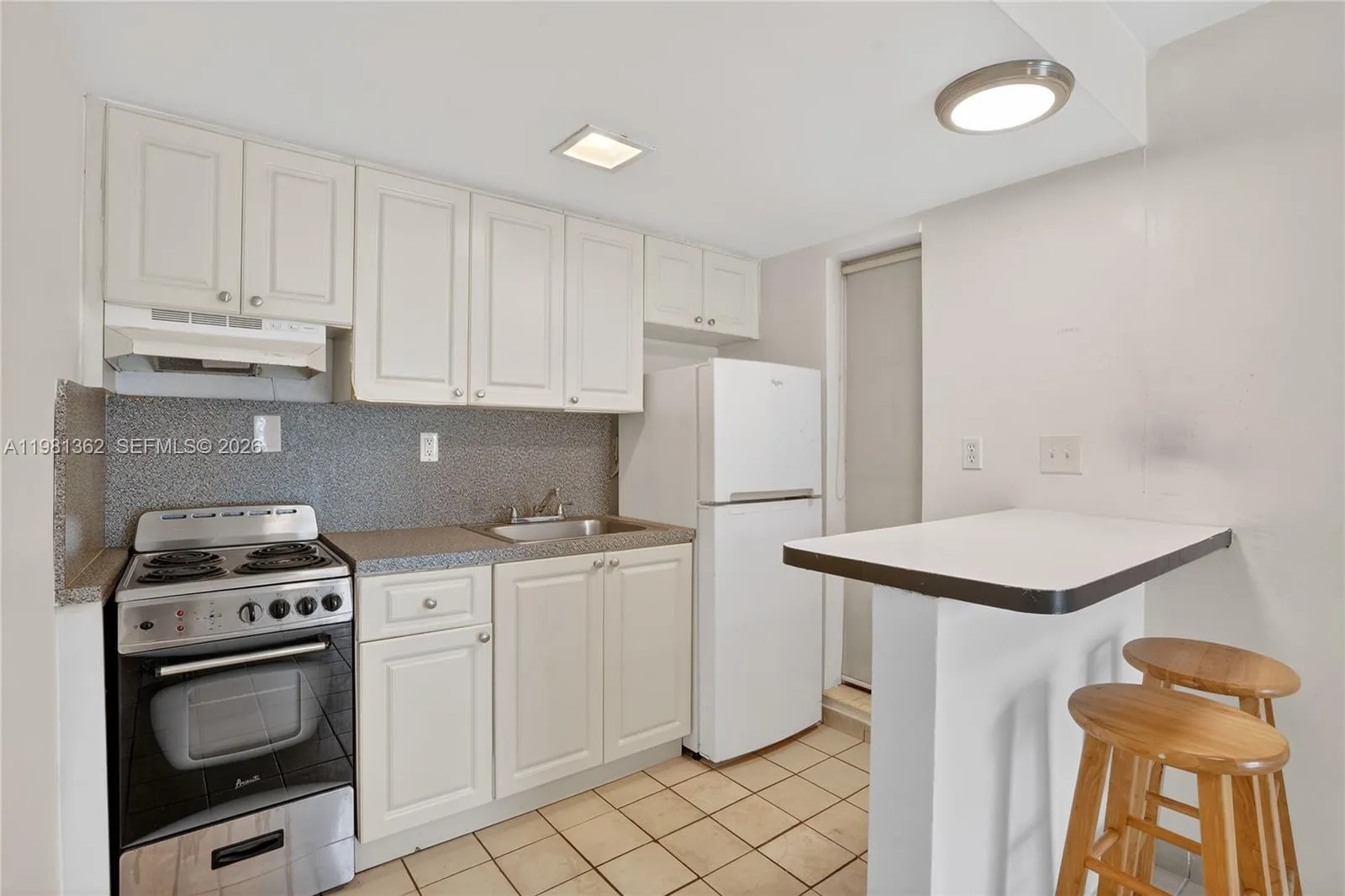 1600 S Le Jeune Rd 6, Coral Gables, Florida 33134, Coral Gables, Florida 33134, 1 Bedroom Bedrooms, ,1 BathroomBathrooms,Residential Lease,For Rent,1600 S Le Jeune Rd 6, Coral Gables, Florida 33134,A11981362