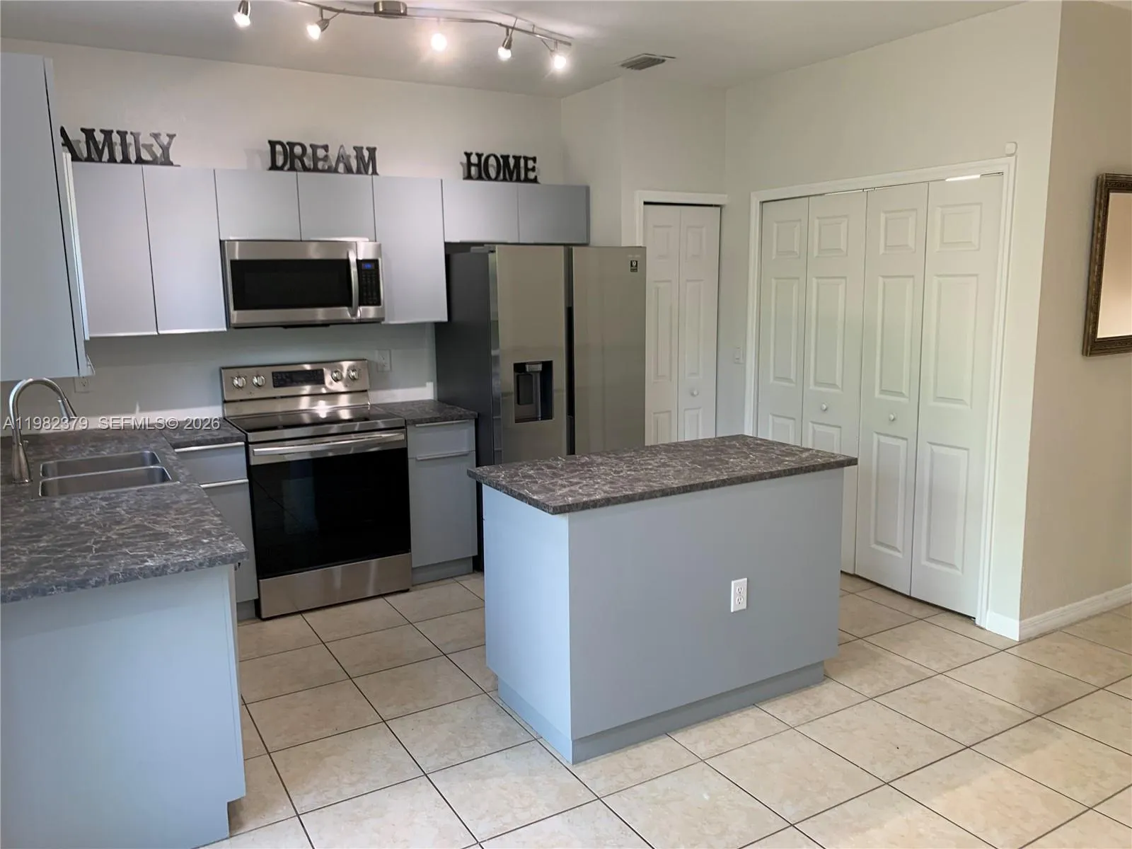 3001 Se 17th Ave 3001, Homestead, Florida 33035, Homestead, Florida 33035, 2 Bedrooms Bedrooms, ,2 BathroomsBathrooms,Residential Lease,For Rent,3001 Se 17th Ave 3001, Homestead, Florida 33035,A11982379