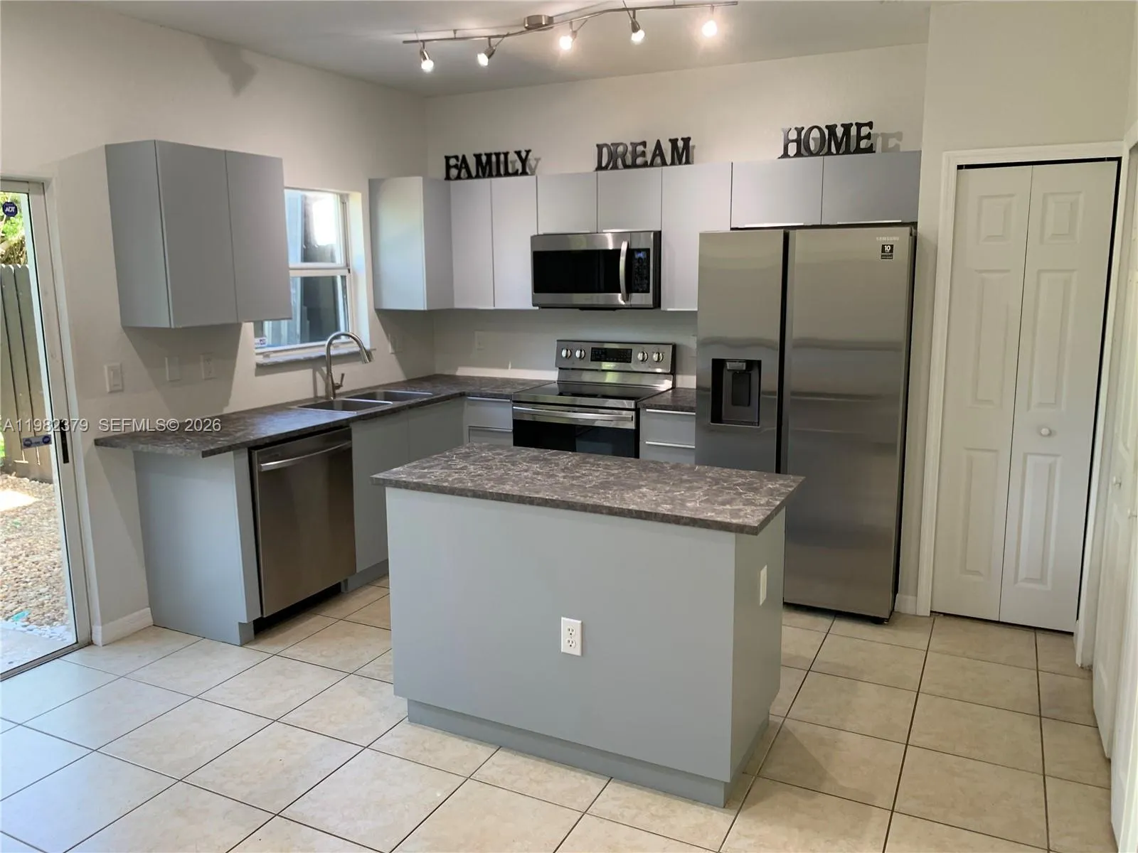 3001 Se 17th Ave 3001, Homestead, Florida 33035, Homestead, Florida 33035, 2 Bedrooms Bedrooms, ,2 BathroomsBathrooms,Residential Lease,For Rent,3001 Se 17th Ave 3001, Homestead, Florida 33035,A11982379
