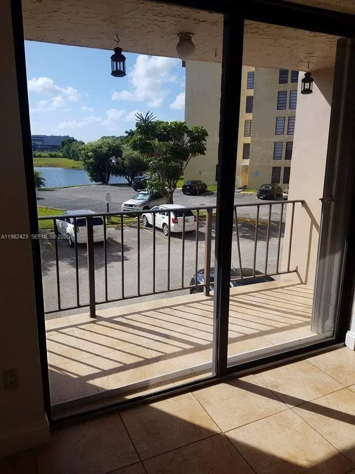 9682 Fontainebleau Blvd 202, Miami, Florida 33172, Miami, Florida 33172, 1 Bedroom Bedrooms, ,1 BathroomBathrooms,Residential,For Sale,9682 Fontainebleau Blvd 202, Miami, Florida 33172,A11982423