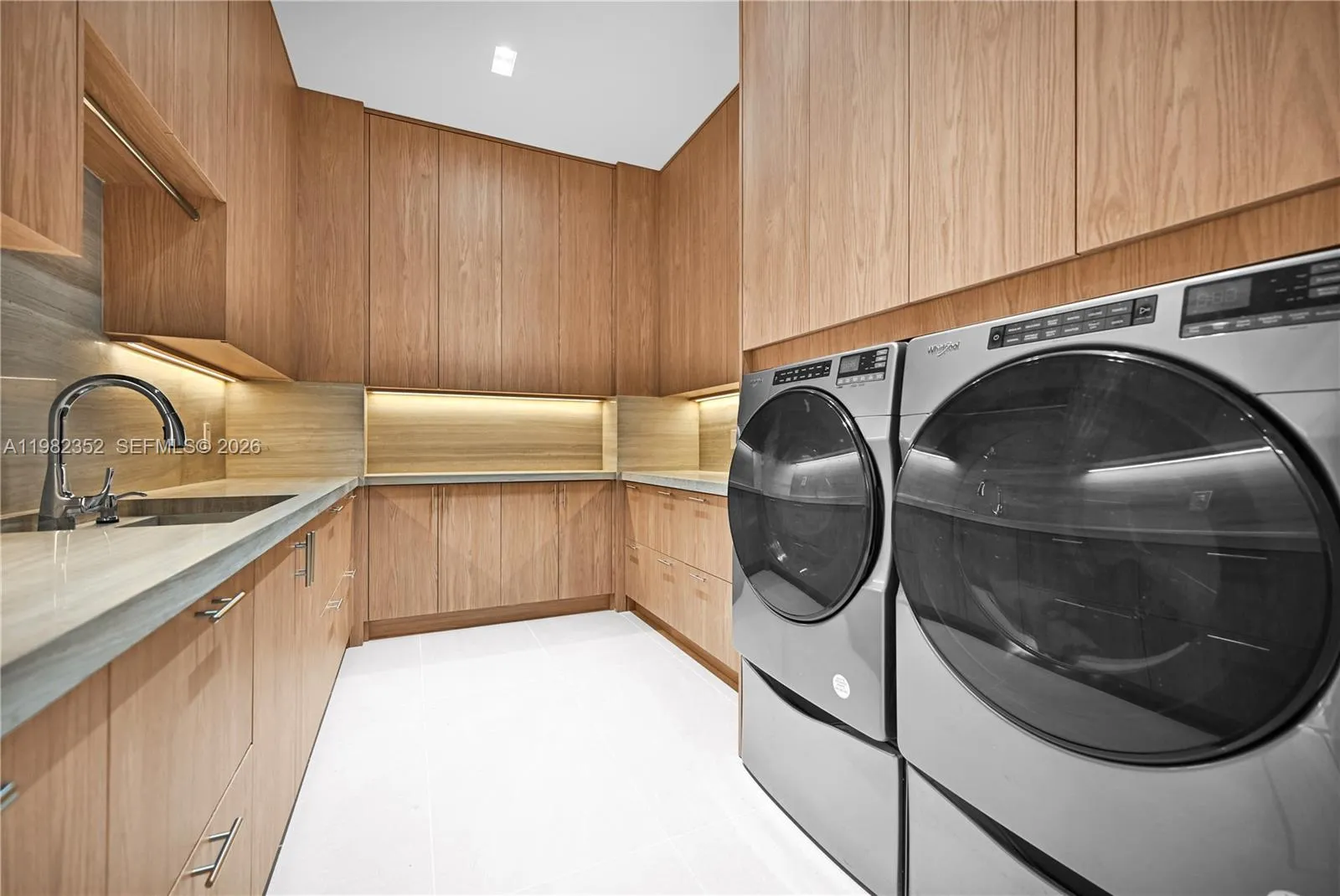 2905 Paddock Rd, Weston, Florida 33331, Weston, Florida 33331, 5 Bedrooms Bedrooms, ,6 BathroomsBathrooms,Residential,For Sale,2905 Paddock Rd, Weston, Florida 33331,A11982352