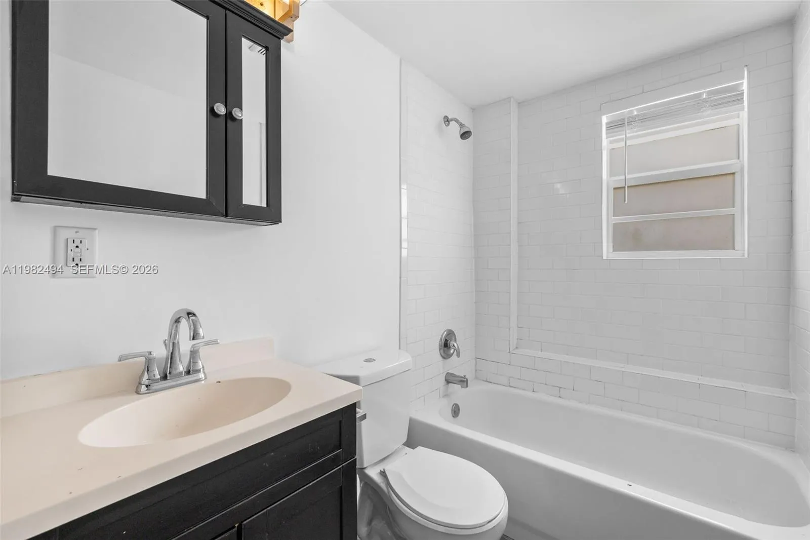 1876 Sw 11th Ter 203, Miami, Florida 33135, Miami, Florida 33135, 1 Bedroom Bedrooms, ,1 BathroomBathrooms,Residential Lease,For Rent,1876 Sw 11th Ter 203, Miami, Florida 33135,A11982494