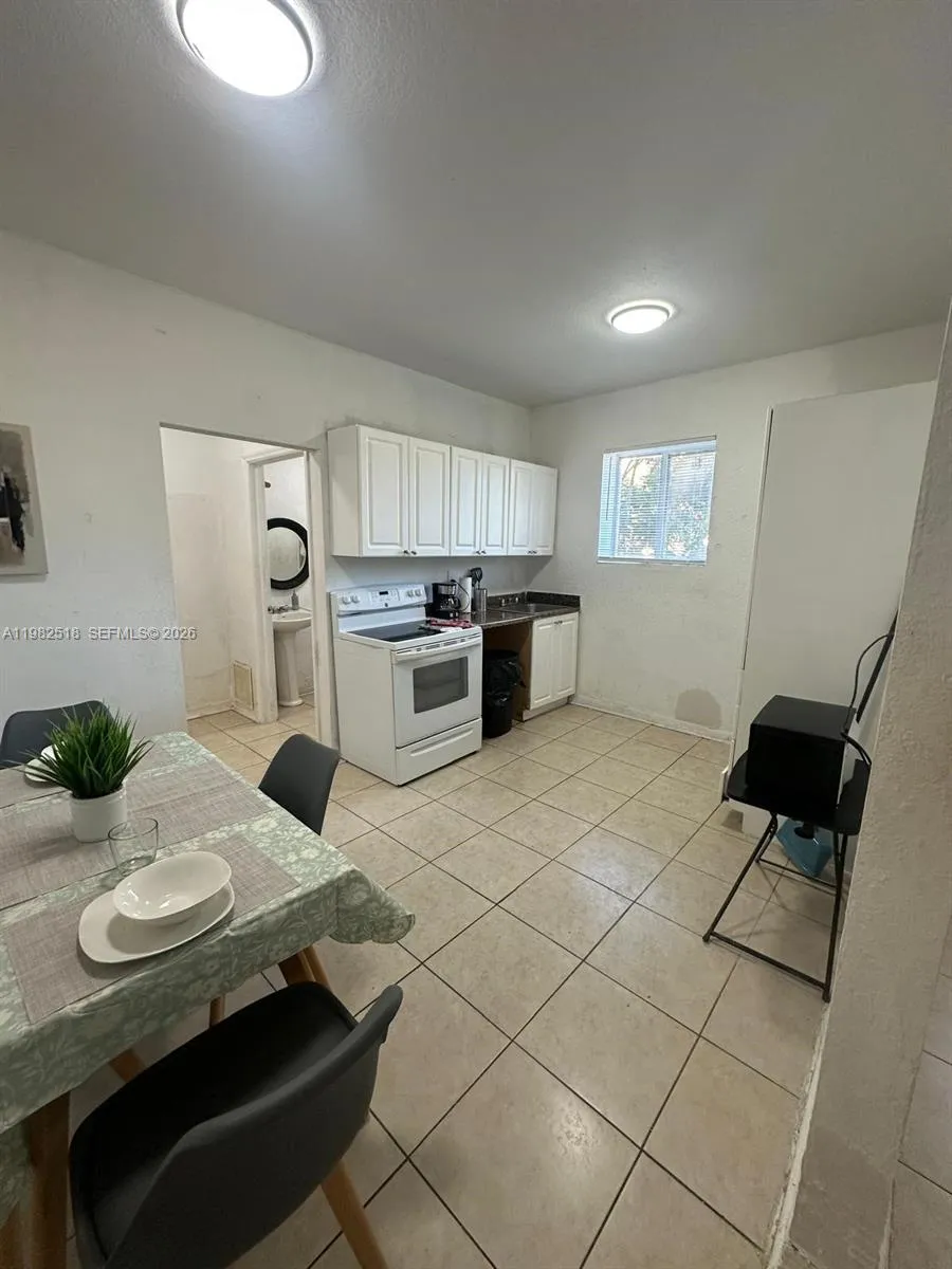 1021 Nw 3rd St 201, Miami, Florida 33128, Miami, Florida 33128, 1 Bedroom Bedrooms, ,1 BathroomBathrooms,Residential Lease,For Rent,1021 Nw 3rd St 201, Miami, Florida 33128,A11982518