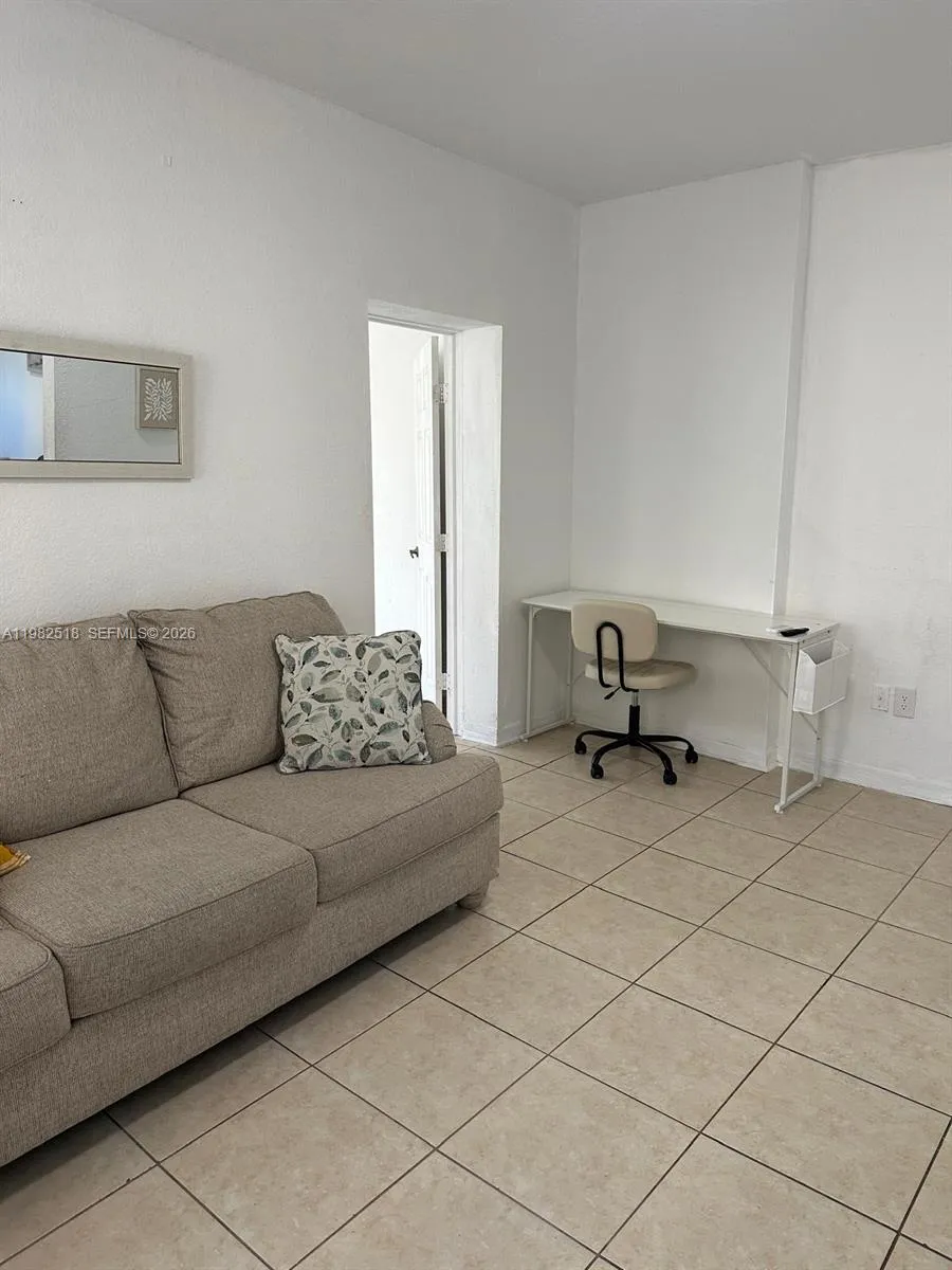 1021 Nw 3rd St 201, Miami, Florida 33128, Miami, Florida 33128, 1 Bedroom Bedrooms, ,1 BathroomBathrooms,Residential Lease,For Rent,1021 Nw 3rd St 201, Miami, Florida 33128,A11982518