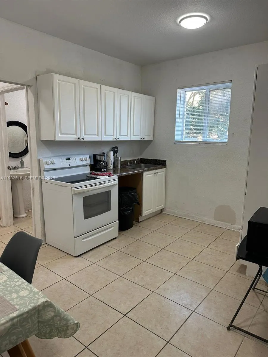 1021 Nw 3rd St 201, Miami, Florida 33128, Miami, Florida 33128, 1 Bedroom Bedrooms, ,1 BathroomBathrooms,Residential Lease,For Rent,1021 Nw 3rd St 201, Miami, Florida 33128,A11982518