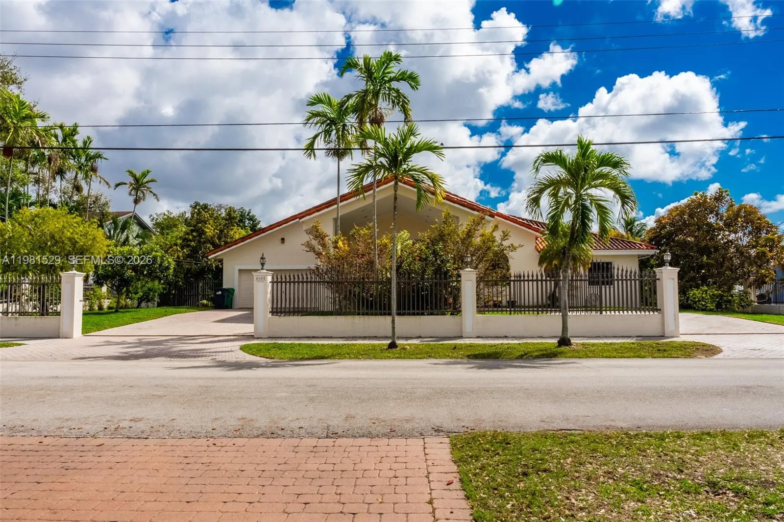 4655 Sw 89th Ave, Miami, Florida 33165, Miami, Florida 33165, 5 Bedrooms Bedrooms, ,4 BathroomsBathrooms,Residential,For Sale,4655 Sw 89th Ave, Miami, Florida 33165,A11981529