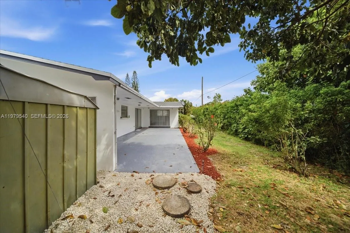 7150 Sw 5th Ct, Pembroke Pines, Florida 33023, Pembroke Pines, Florida 33023, 4 Bedrooms Bedrooms, ,3 BathroomsBathrooms,Residential,For Sale,7150 Sw 5th Ct, Pembroke Pines, Florida 33023,A11979540