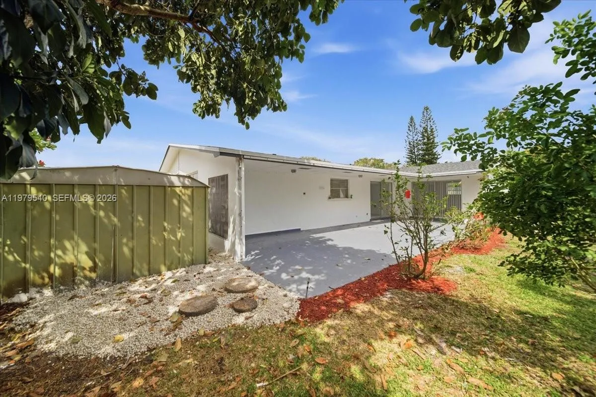 7150 Sw 5th Ct, Pembroke Pines, Florida 33023, Pembroke Pines, Florida 33023, 4 Bedrooms Bedrooms, ,3 BathroomsBathrooms,Residential,For Sale,7150 Sw 5th Ct, Pembroke Pines, Florida 33023,A11979540