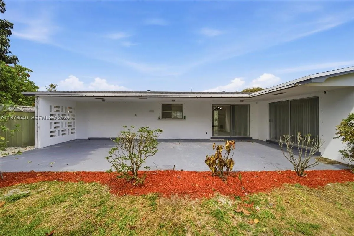 7150 Sw 5th Ct, Pembroke Pines, Florida 33023, Pembroke Pines, Florida 33023, 4 Bedrooms Bedrooms, ,3 BathroomsBathrooms,Residential,For Sale,7150 Sw 5th Ct, Pembroke Pines, Florida 33023,A11979540
