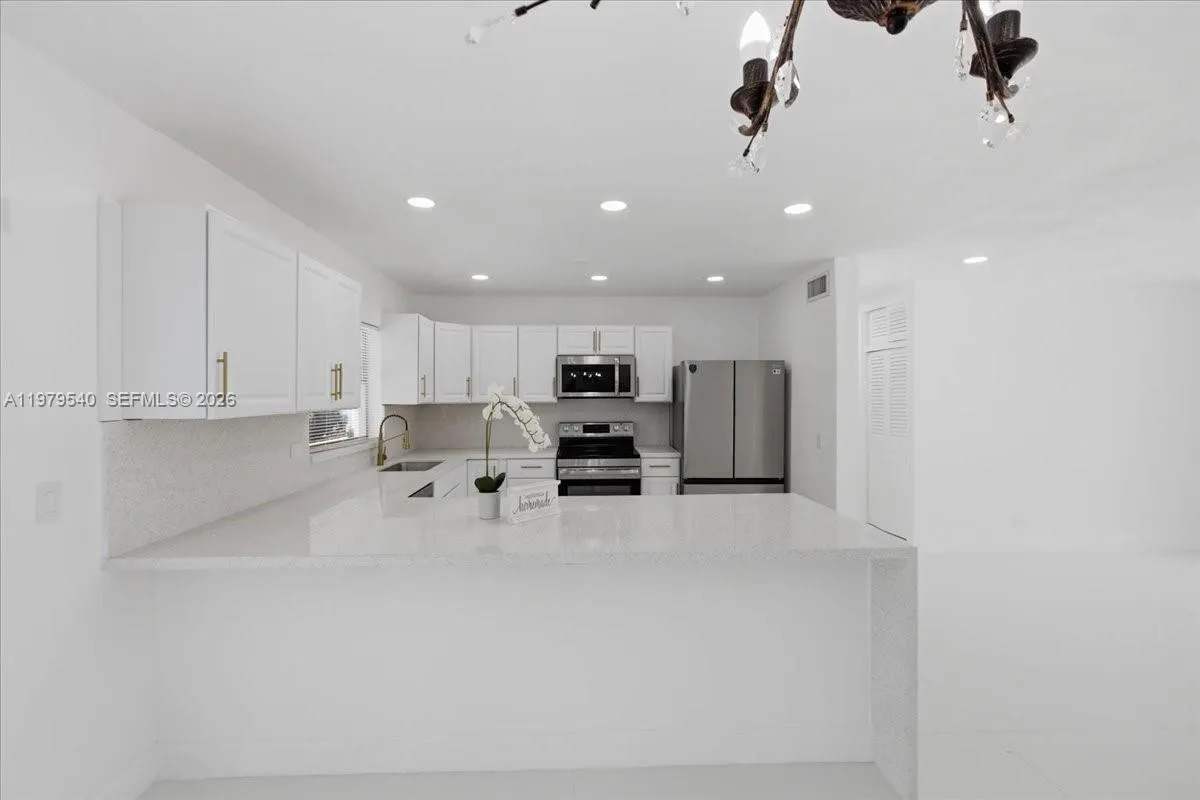 7150 Sw 5th Ct, Pembroke Pines, Florida 33023, Pembroke Pines, Florida 33023, 4 Bedrooms Bedrooms, ,3 BathroomsBathrooms,Residential,For Sale,7150 Sw 5th Ct, Pembroke Pines, Florida 33023,A11979540