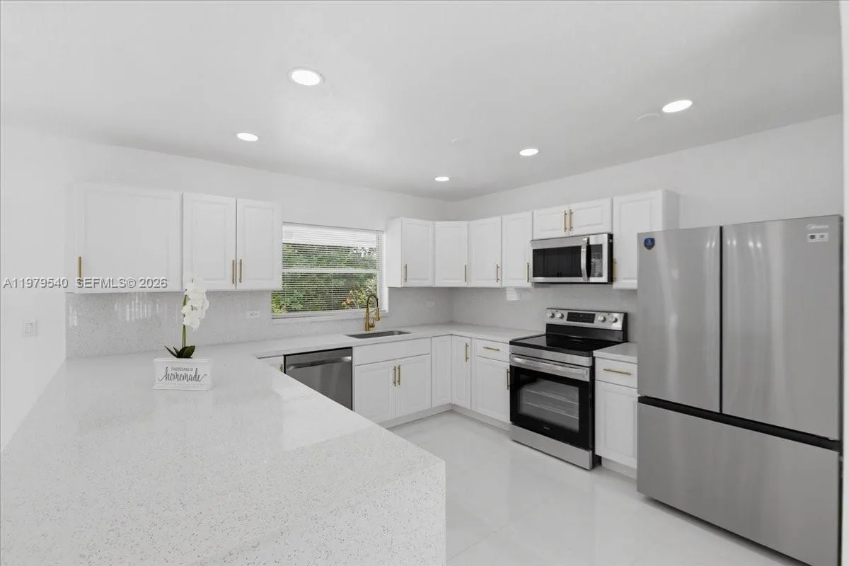 7150 Sw 5th Ct, Pembroke Pines, Florida 33023, Pembroke Pines, Florida 33023, 4 Bedrooms Bedrooms, ,3 BathroomsBathrooms,Residential,For Sale,7150 Sw 5th Ct, Pembroke Pines, Florida 33023,A11979540