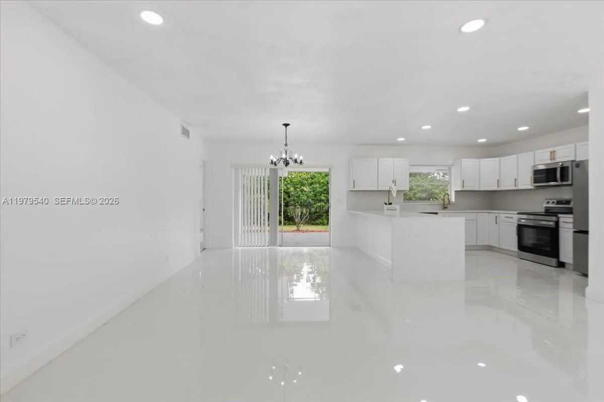 7150 Sw 5th Ct, Pembroke Pines, Florida 33023, Pembroke Pines, Florida 33023, 4 Bedrooms Bedrooms, ,3 BathroomsBathrooms,Residential,For Sale,7150 Sw 5th Ct, Pembroke Pines, Florida 33023,A11979540