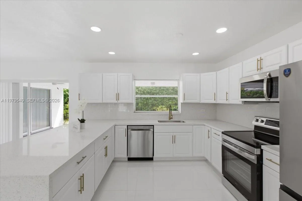 7150 Sw 5th Ct, Pembroke Pines, Florida 33023, Pembroke Pines, Florida 33023, 4 Bedrooms Bedrooms, ,3 BathroomsBathrooms,Residential,For Sale,7150 Sw 5th Ct, Pembroke Pines, Florida 33023,A11979540