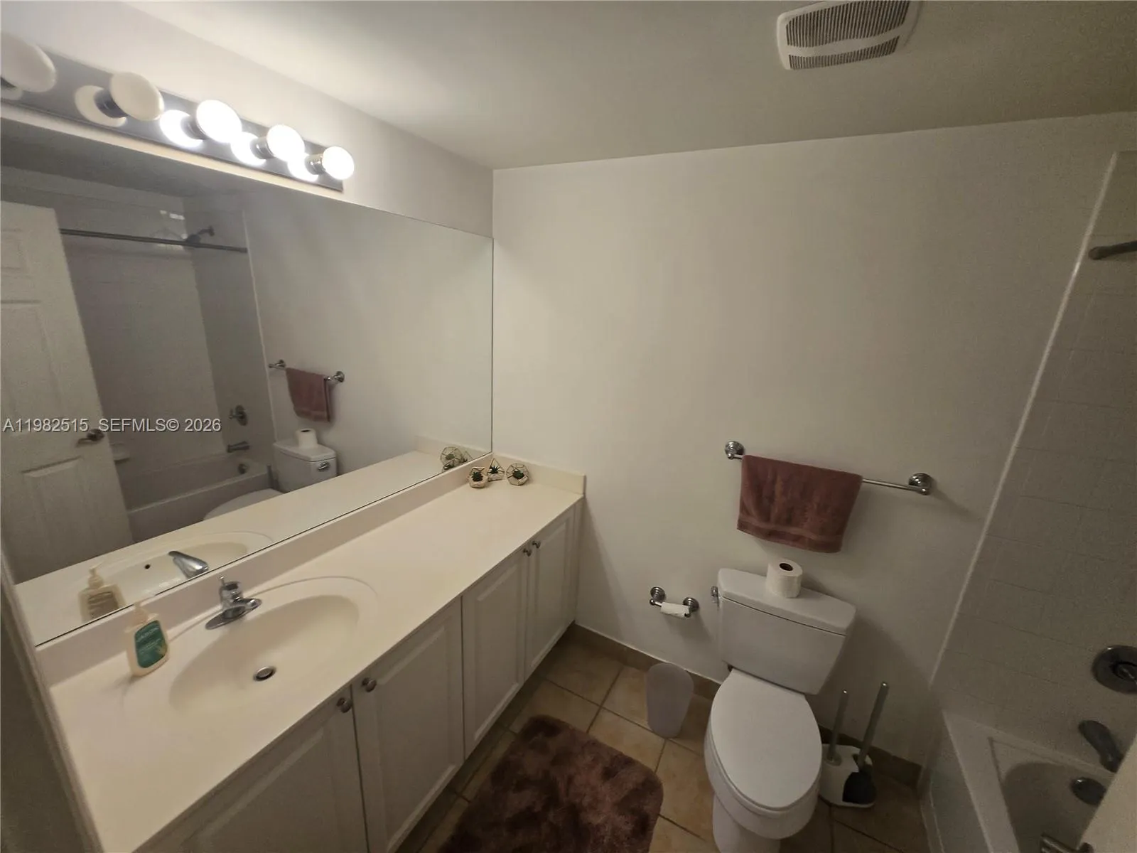 888 Ne Douglas Rd 405, Coral Gables, Florida 33134, Coral Gables, Florida 33134, 2 Bedrooms Bedrooms, ,2 BathroomsBathrooms,Residential Lease,For Rent,888 Ne Douglas Rd 405, Coral Gables, Florida 33134,A11982515